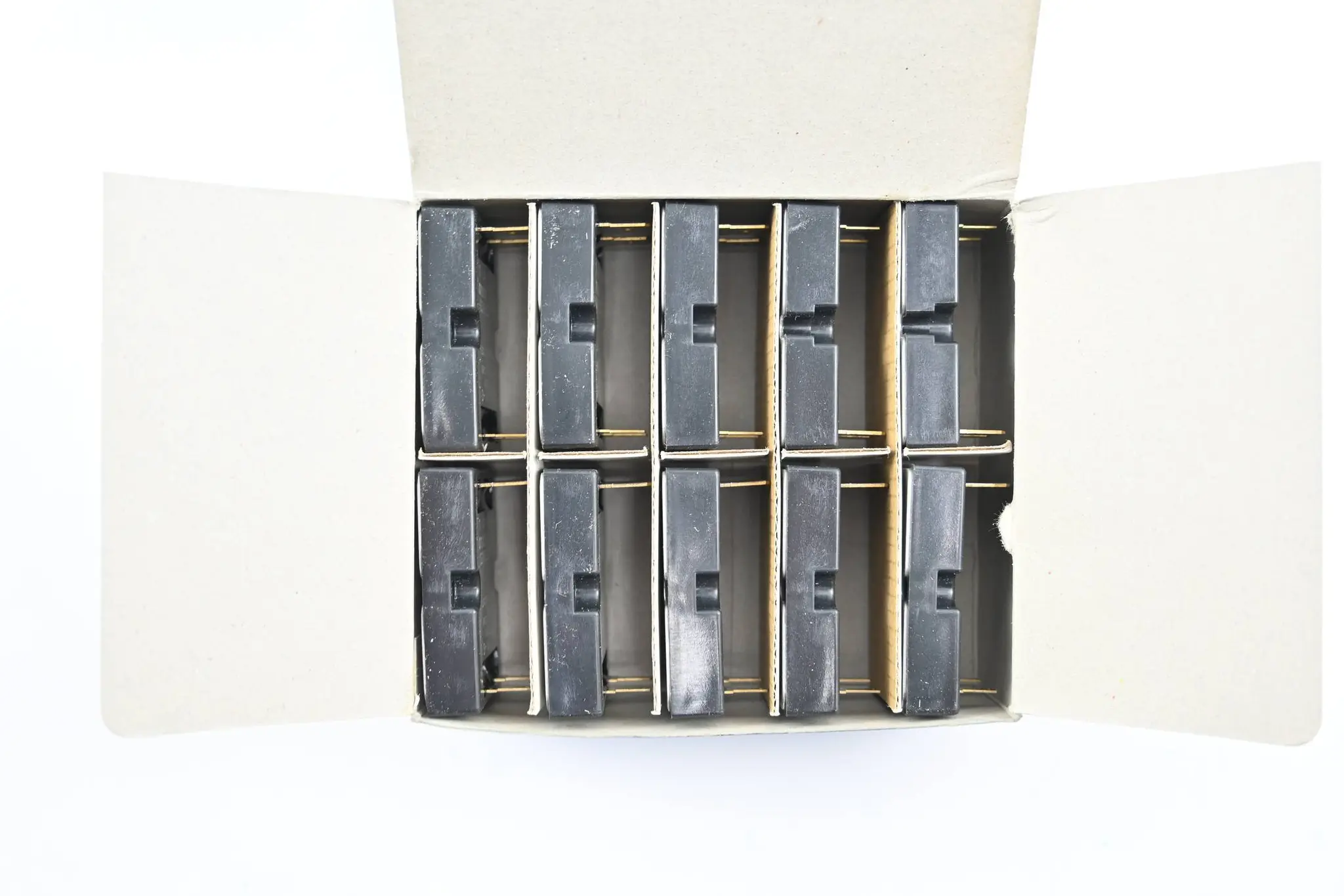 Produktfoto 1 von Omron 10 Stück Halbleiterrelais 12 VDC ( G3NE-220T )