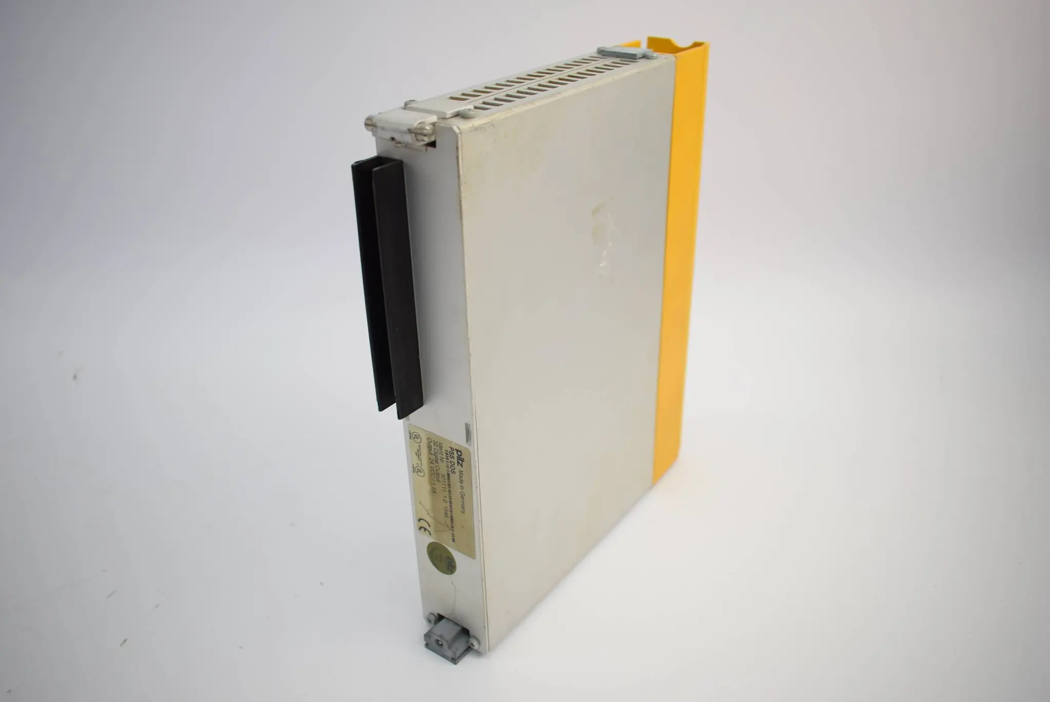 Produktfoto 1 von Pilz Dos 32 Digital Output 24 VDC/1. 5A  301111 1.0 ( 1546 )