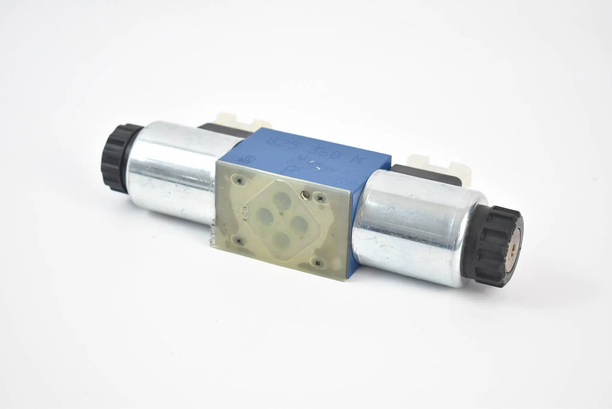 Produktfoto 1 von Rexroth Proportional-Wegeventil 4WRA 6 E30-22/G24N9K4/V-589 ( R900921245 )