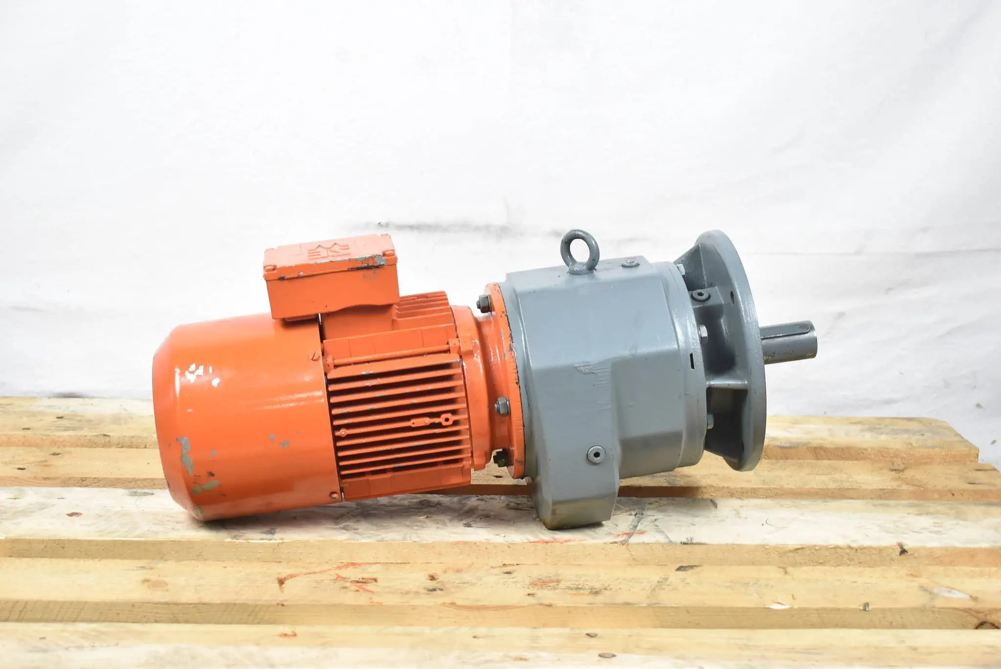 Produktfoto 1 von SEW Getriebemotor 1,5kW 220/380V 6,3/3,65A 20Nm 1400/24rpm ( RF73DT90L-4B )