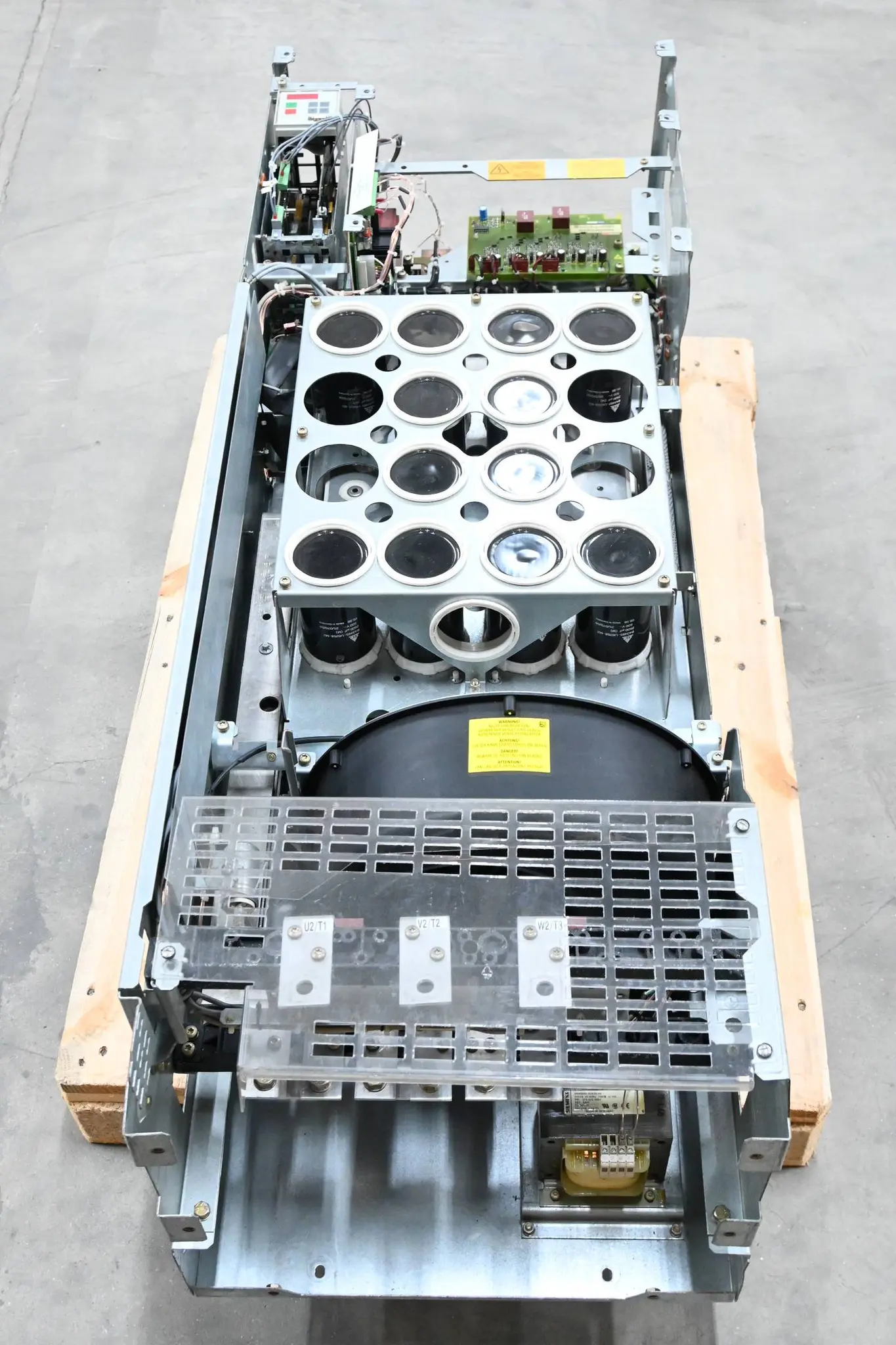 Produktfoto 1 von Siemens Simovert VC Frequenzumrichter 6SE7031-6FG60 ( 6SE7 031-6FG60 ) E. B