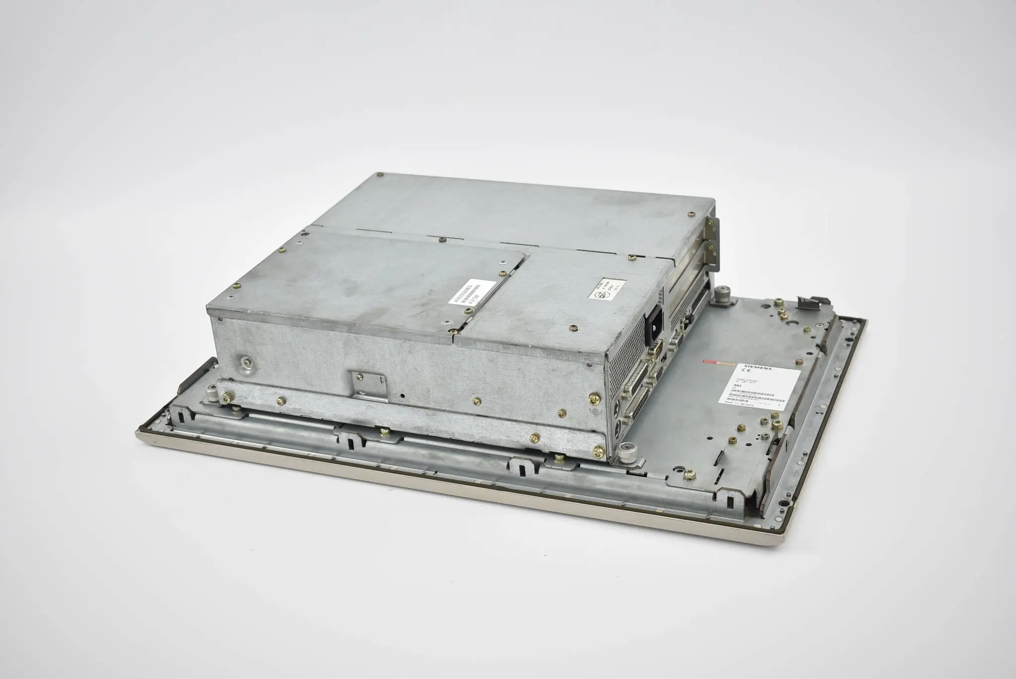 Produktfoto 1 von Siemens simatic Panel PC 6AV7 611-0AA10-0CF0 ( 6AV7611-0AA10-0CF0 ) E05