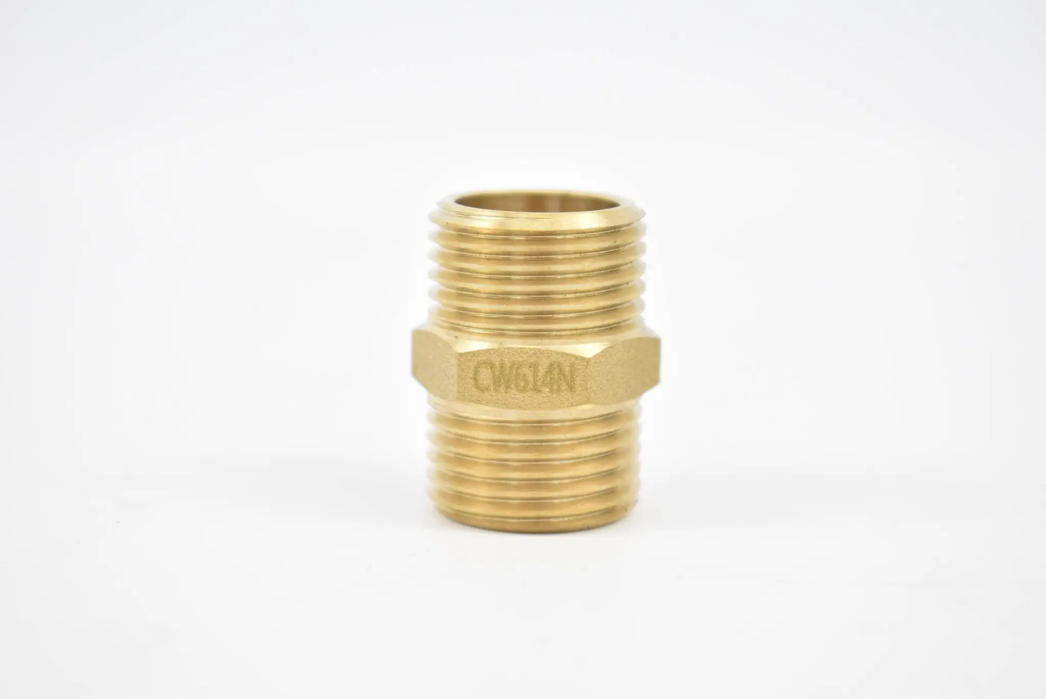 Produktfoto 1 von Deppelnippel G 1/2"-G 1/2" flach dichtend Messing DN 1212 F MS ( VE 10 Stück )