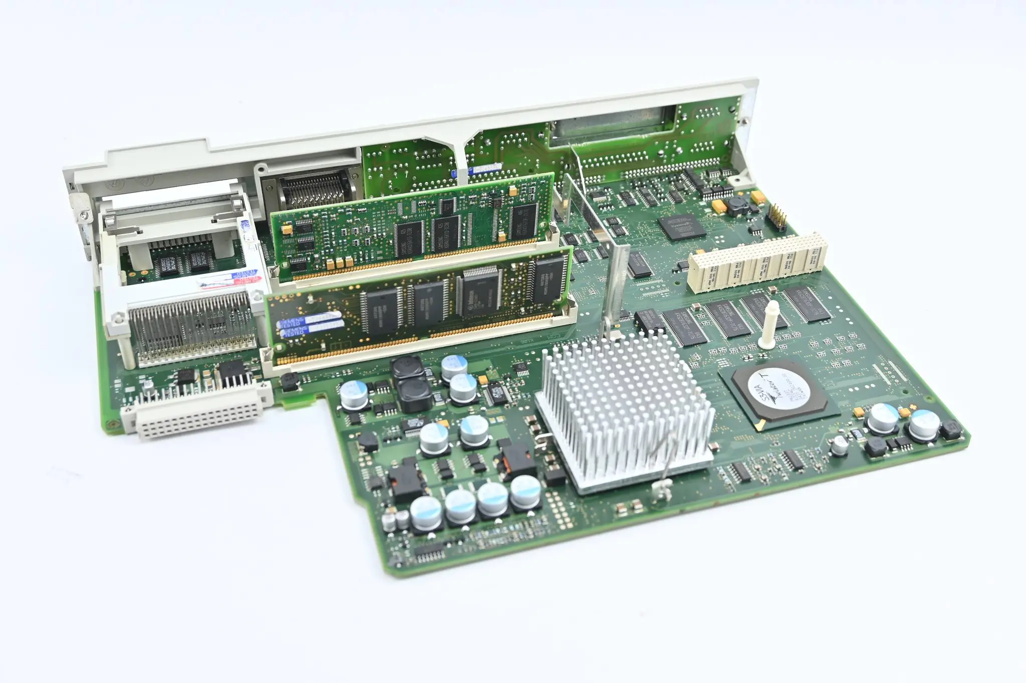 Produktfoto 1 von GENERALÜBERHOLT Siemens Sinumerik 840D/DE NCU 573.4 6FC5357-0BB34-0AA0 Ver. B