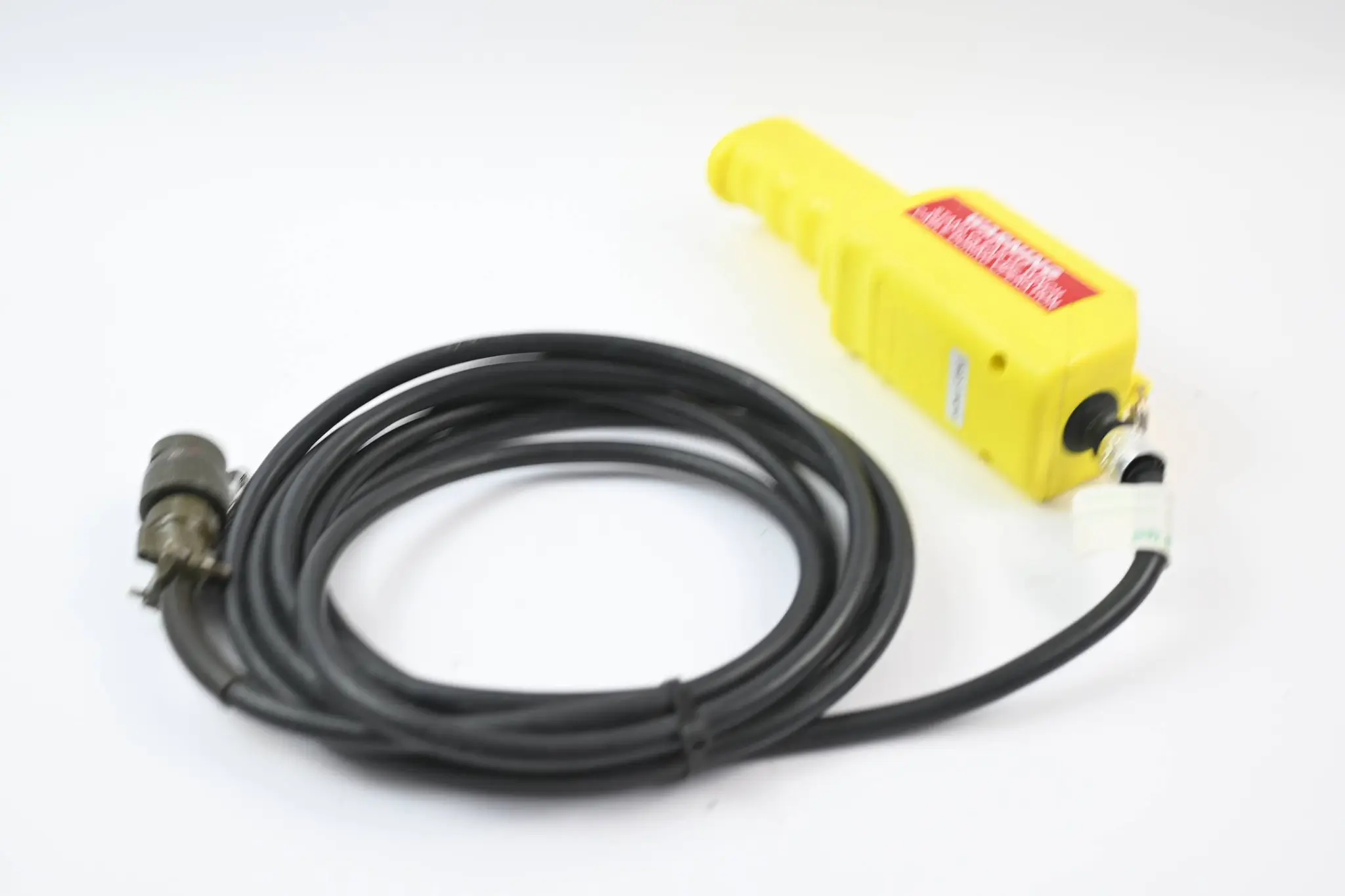Produktfoto 1 von Einreihiger Hängeschrankknopf zwei Bediener P02 ( PO2.1MM )