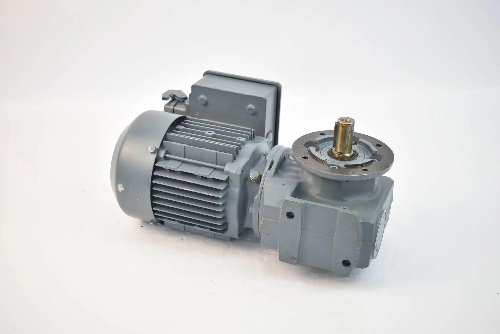Produktfoto 1 von SEW eurodrive Getriebemotor SF37 DT71K4/ASD1 ( 0,15kW 1380-1680r/min. )