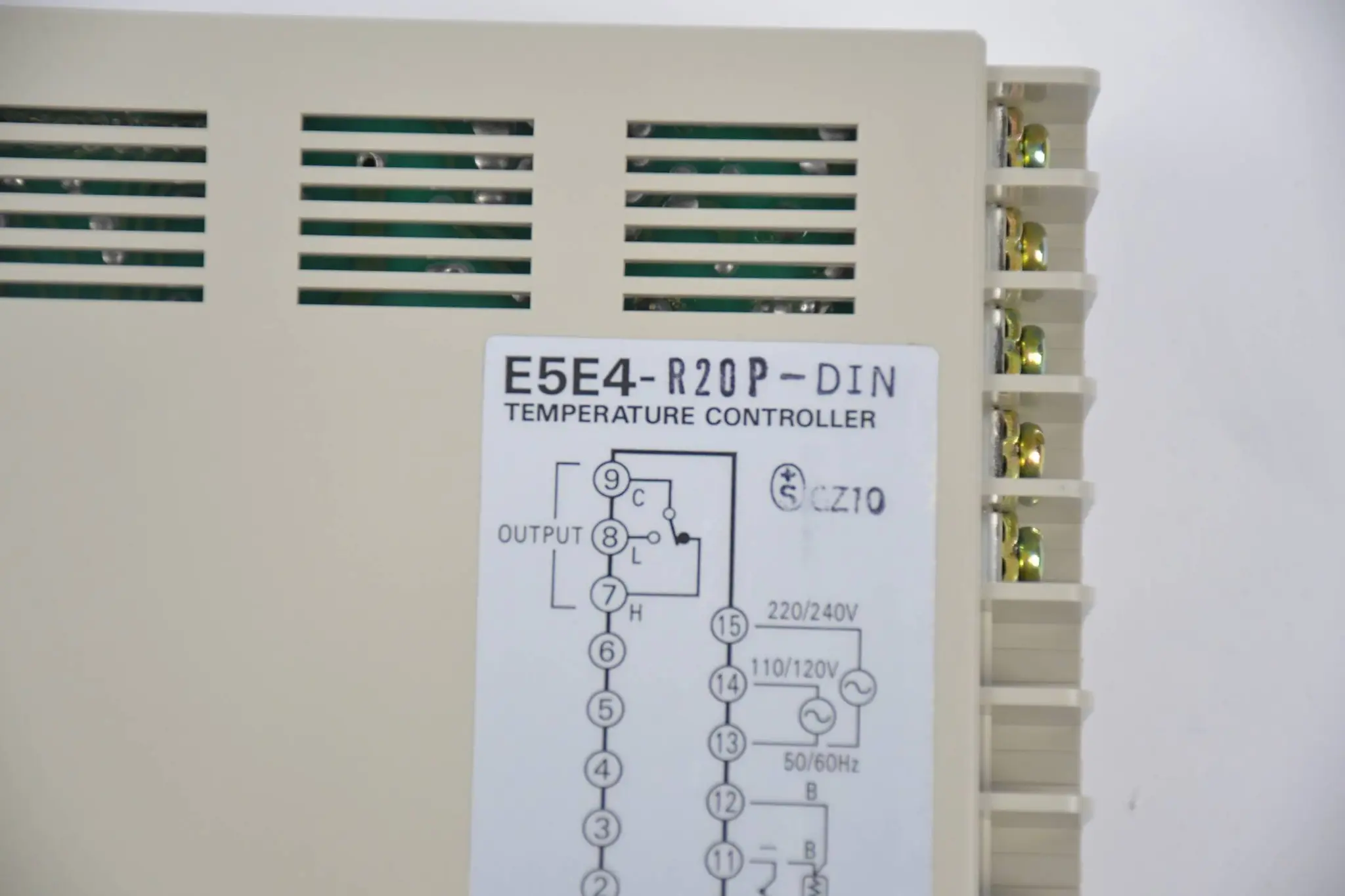 Produktfoto 1 von Omron Temperatur Controller 99~199°C / AC110/120 / 220/240V ( E5E4-R20P-DIN )