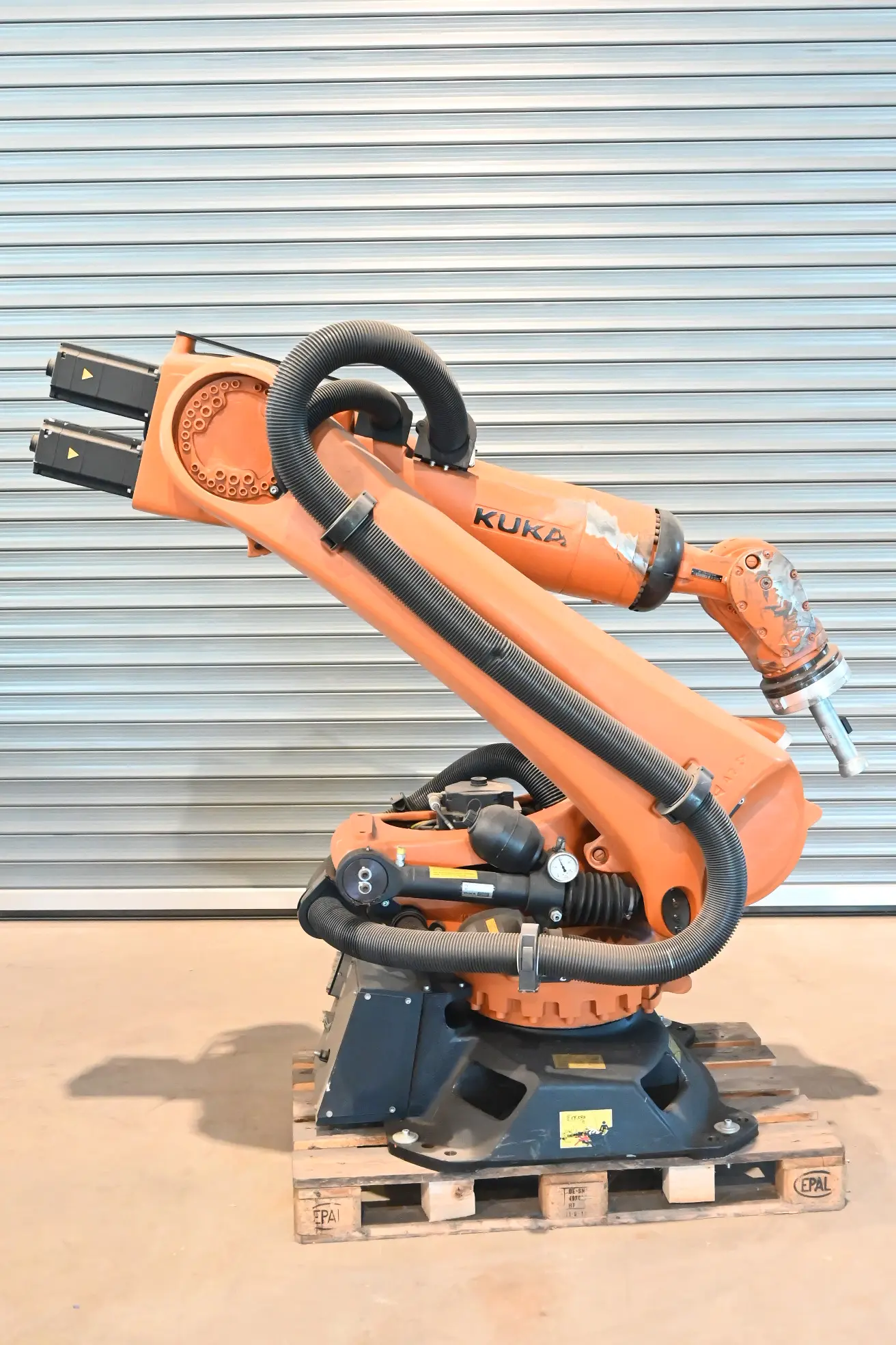 Produktfoto 1 von Kuka Industrieroboter KR180 R2900 Prime ( 10014522 ) + KRC4 ( 11013095 )