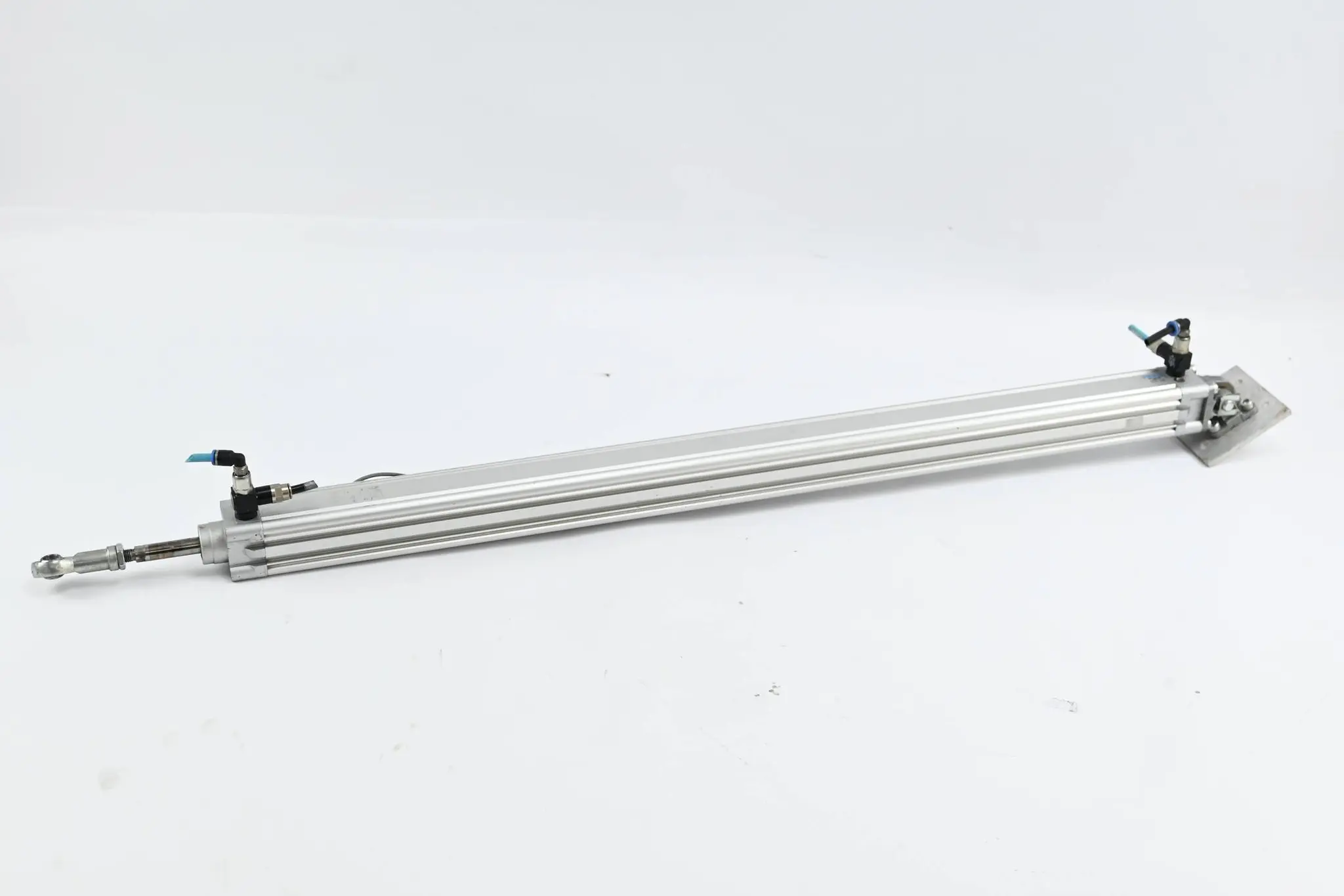 Produktfoto 1 von Festo Normzylinder DNC-32-680-PPV-A ( 163304 )
