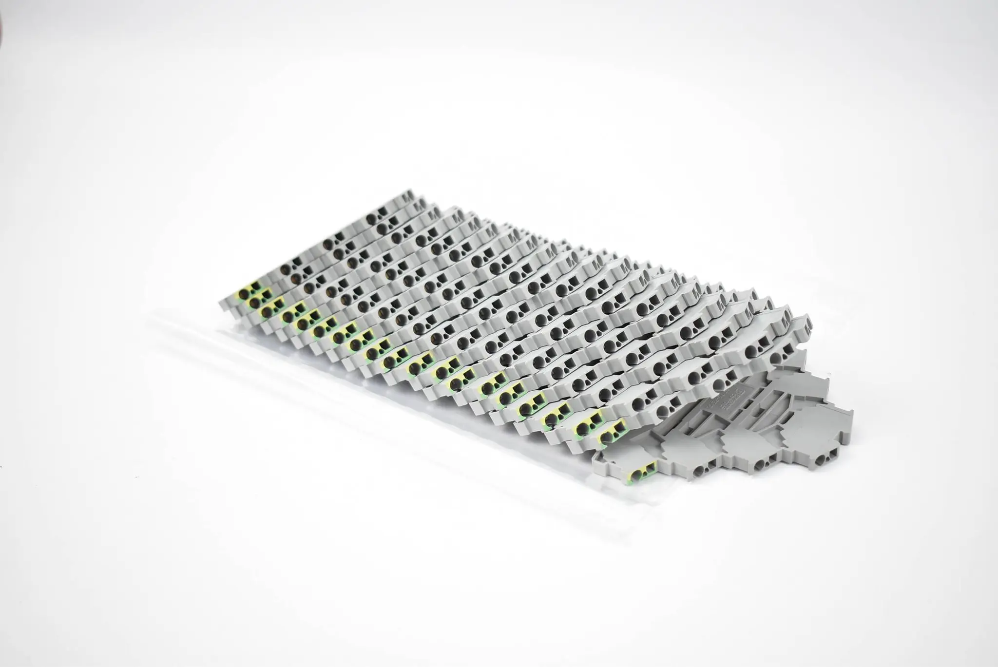 Produktfoto 1 von Phoenix Contact Mehrstockklemmen ST2,5-PE/3L ( 3036055 ) VE 20 Stück