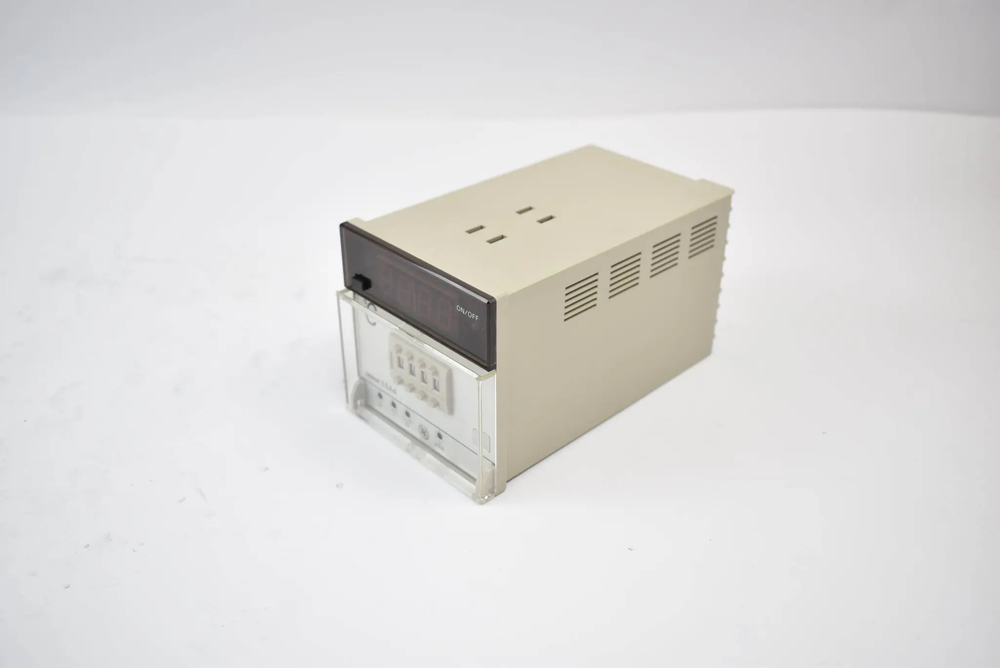 Omron Temperature Controller E5A4-R90K-DIN 0-1200°C AC110/120 / 220/240V
