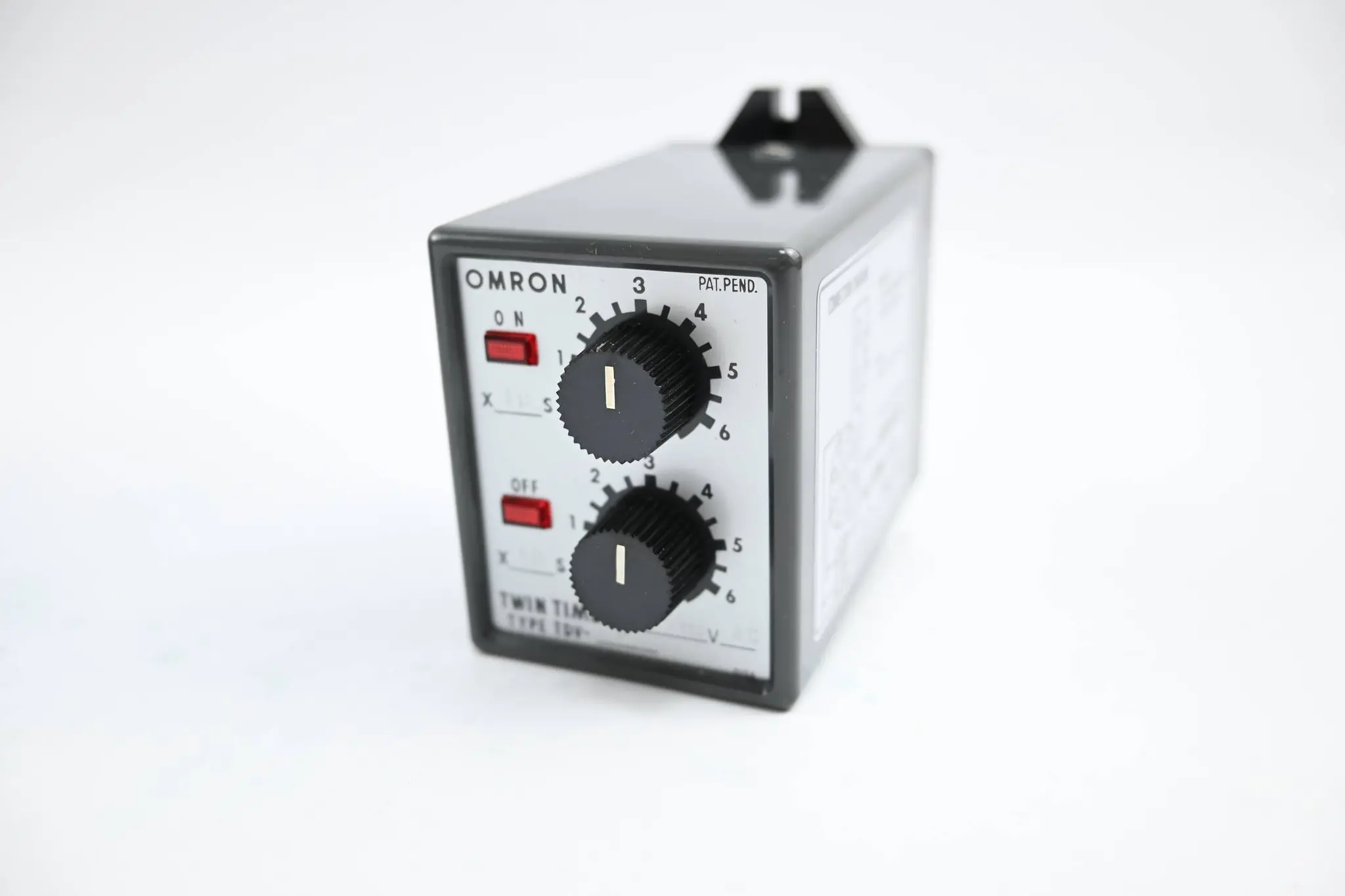Produktfoto 1 von Omron Twin Timer On 60s Off 60s 110/220VAC ( TDV-4 )