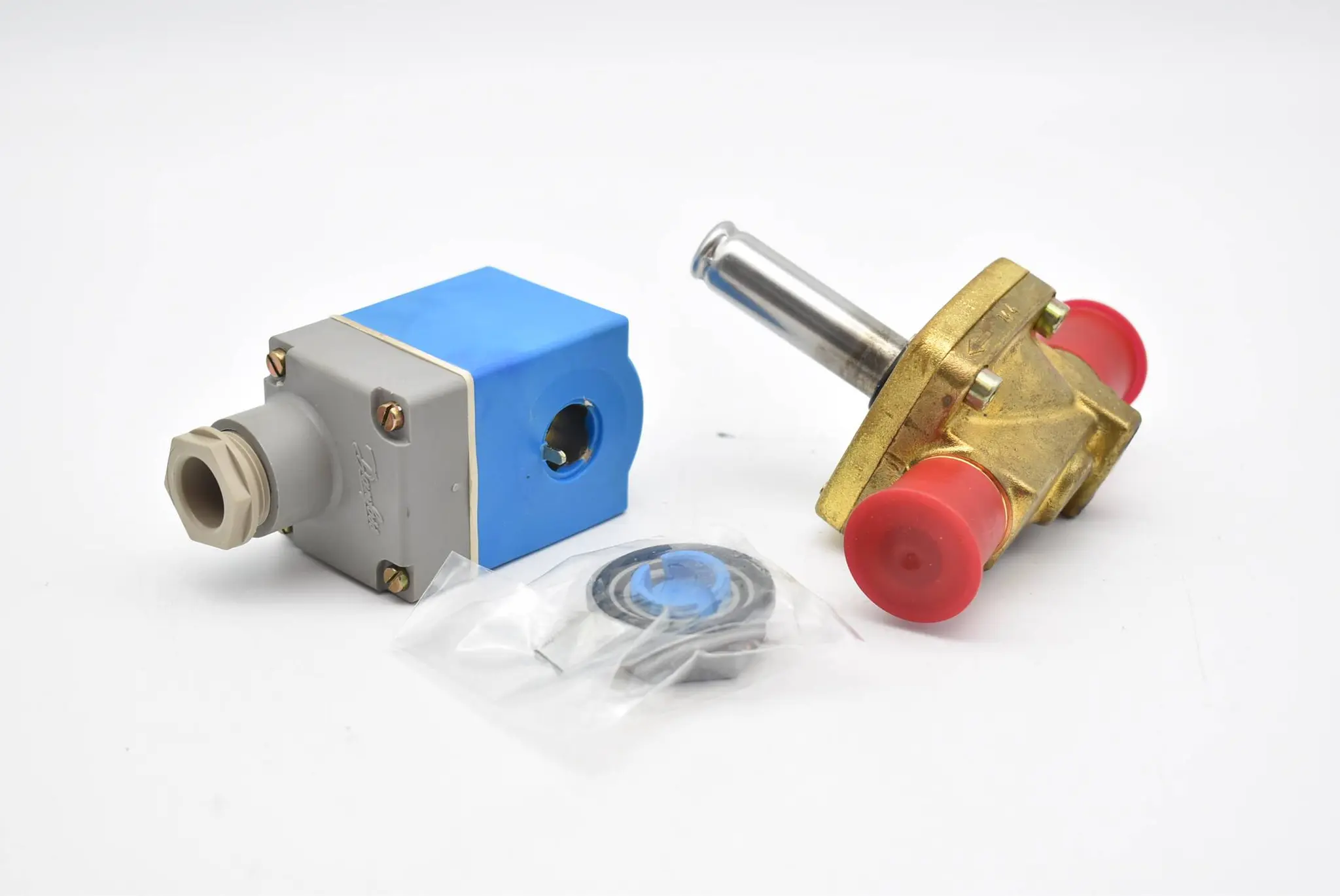 Produktfoto 1 von Danfoss 032F2153 31 Solenoid Valve with Terminal Box Coil