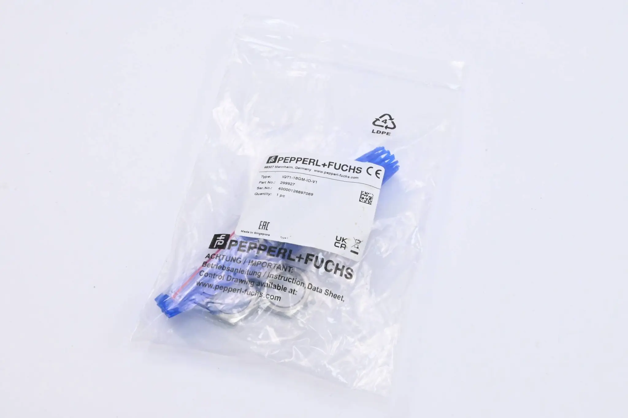 Produktfoto 1 von Pepperl + Fuchs RFID-Schreib-/Lesegerät IQT1-18GM-IO-V1 ( 299927 )
