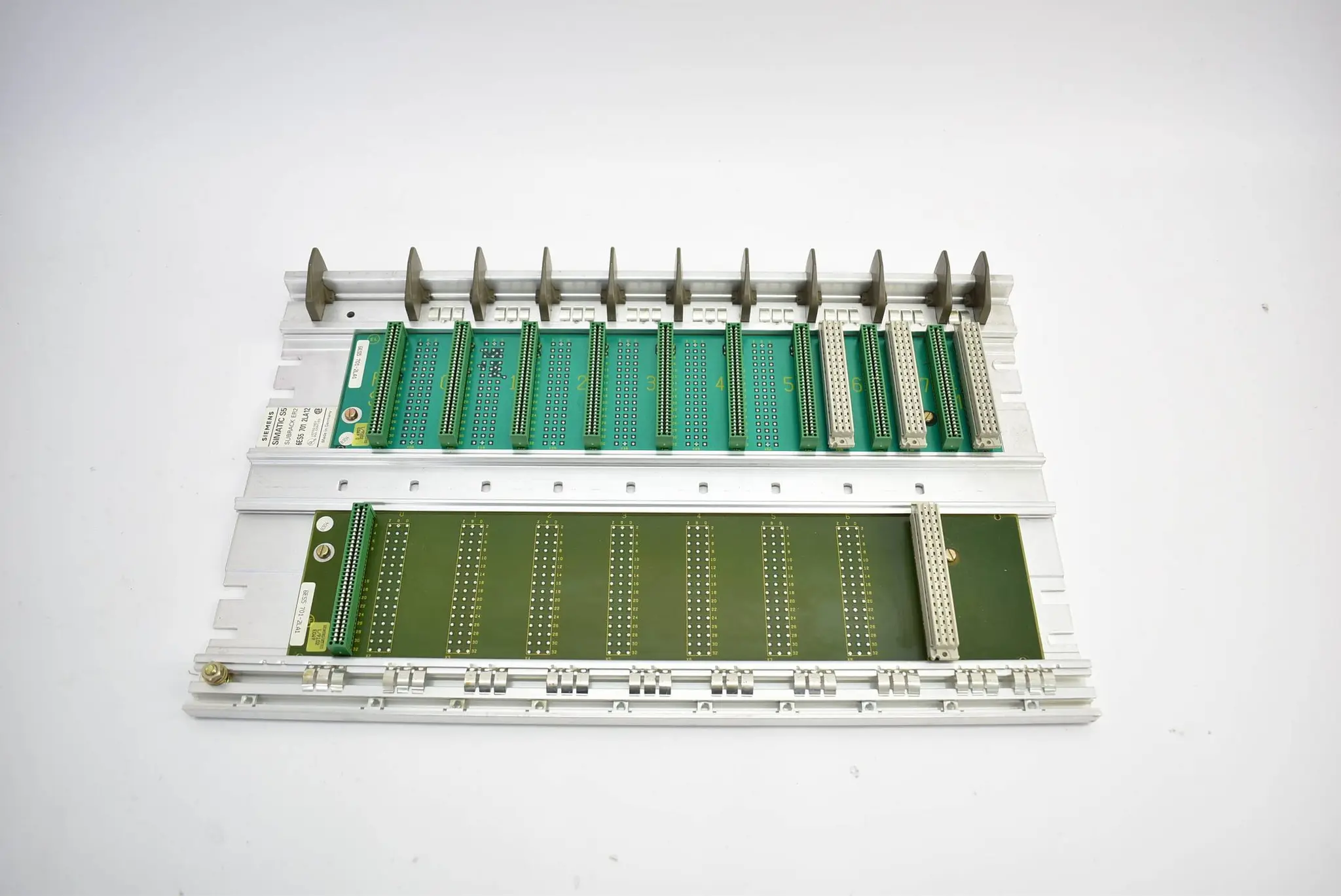 Produktfoto 1 von Siemens simatic S5 ER 701-2 Baugruppenträger 6ES5 701-2LA12 ( 6ES5701-2LA12 )