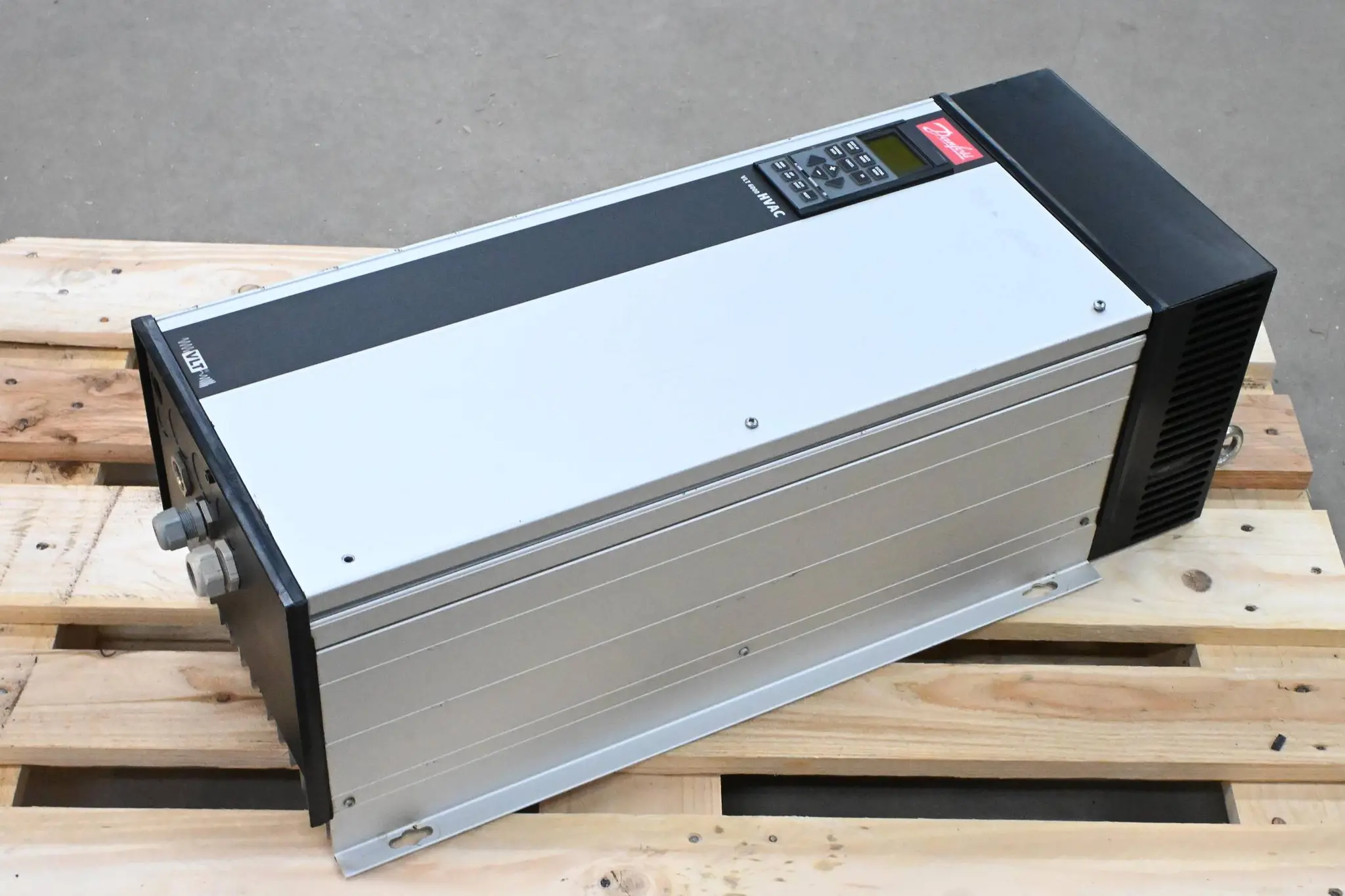 Produktfoto 1 von Danfoss VLT 6000 HVAC Frequenzumrichter VLT6011HT2C54STR0DLF00A00C0 ( 178B0066 )