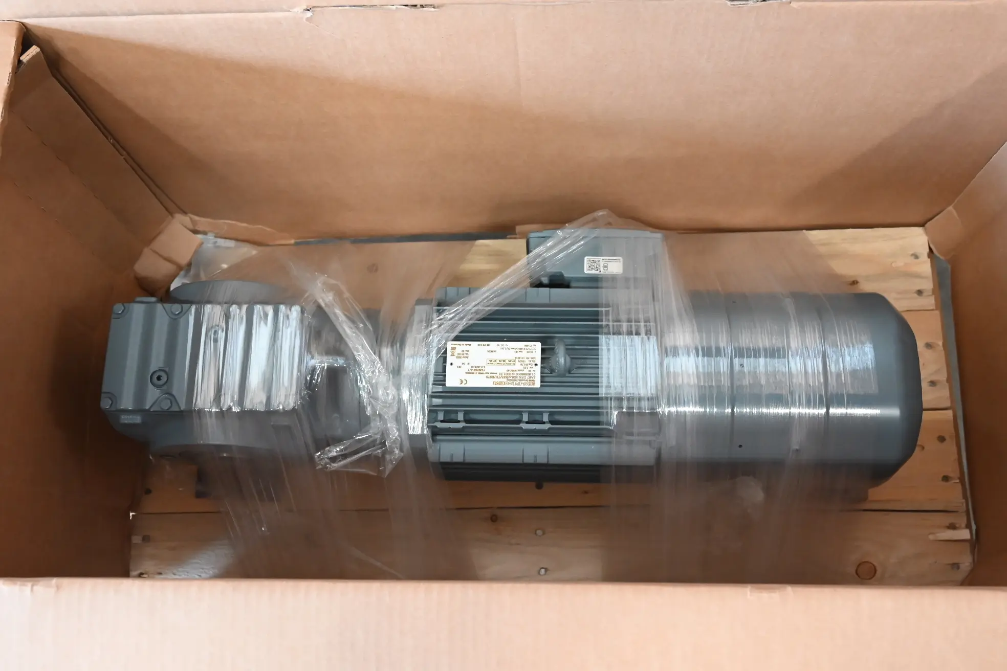 Produktfoto 1 von SEW-Eurodrive Getriebemotor SA67 DRN100L4/BE5/TF/ES7S / SA67DRN100L4/BE5/TF/ES7S