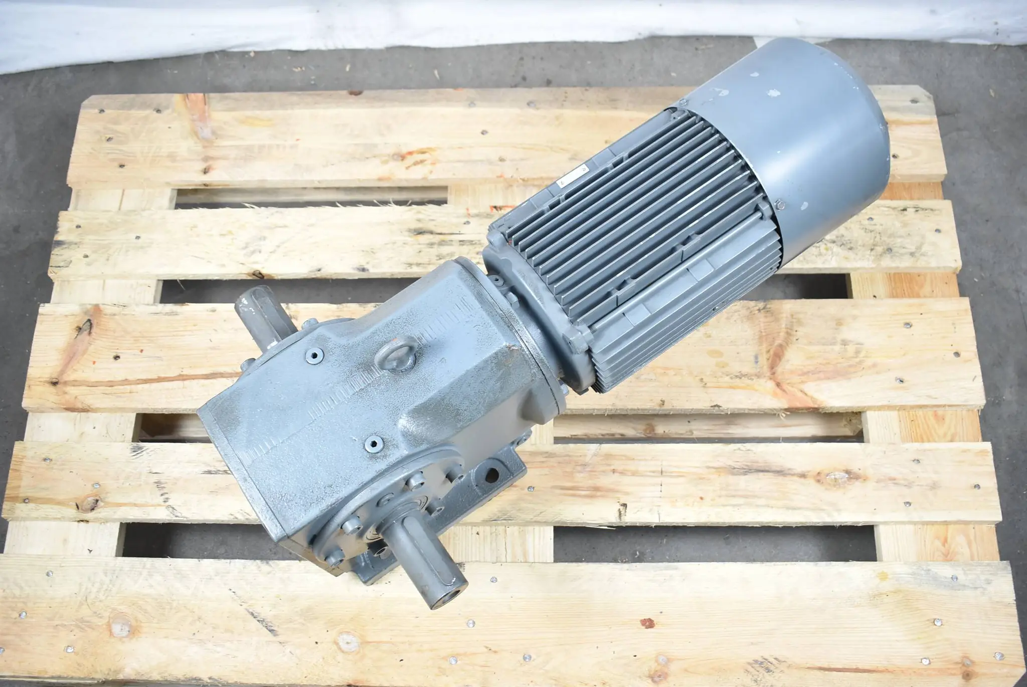 Produktfoto 1 von SEW Eurodrive Getriebemotor K76DV132S-12-2BM/HF/TF