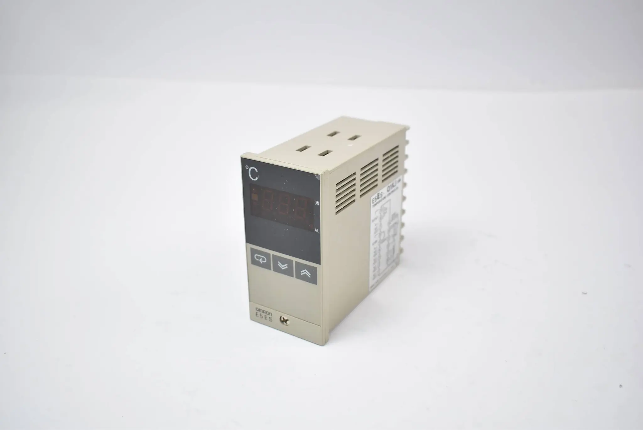Produktfoto 1 von Omron Temperature Controller E5ES-Q1KJ-DIN Multi-Range100/110/120,200/220/240VAC