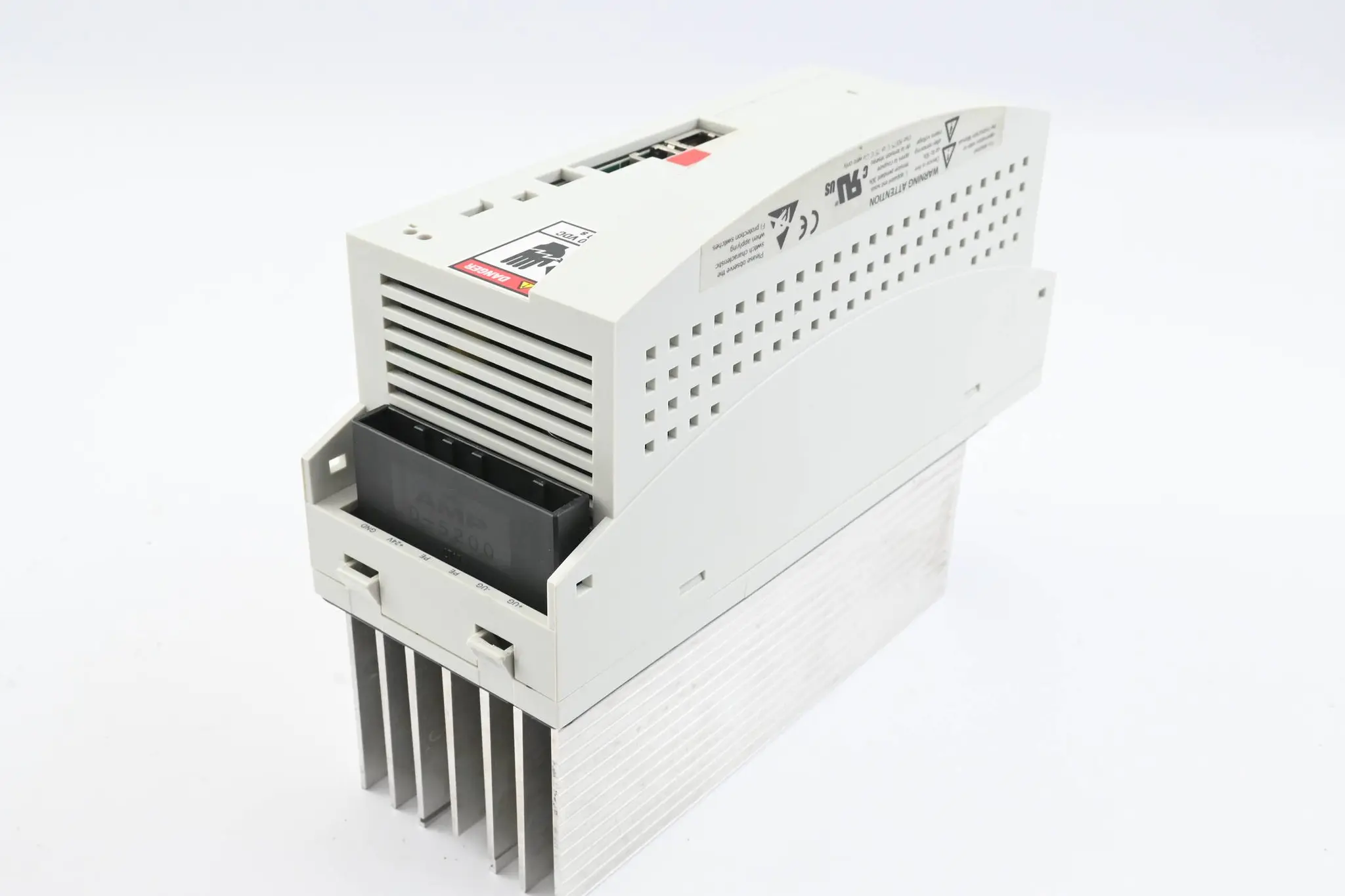 Produktfoto 1 von KUKA Lenze Servo Drive KSD1-16 E93DA552I4B531 ( 13046922 ) E93DA552I4B531XX4A23
