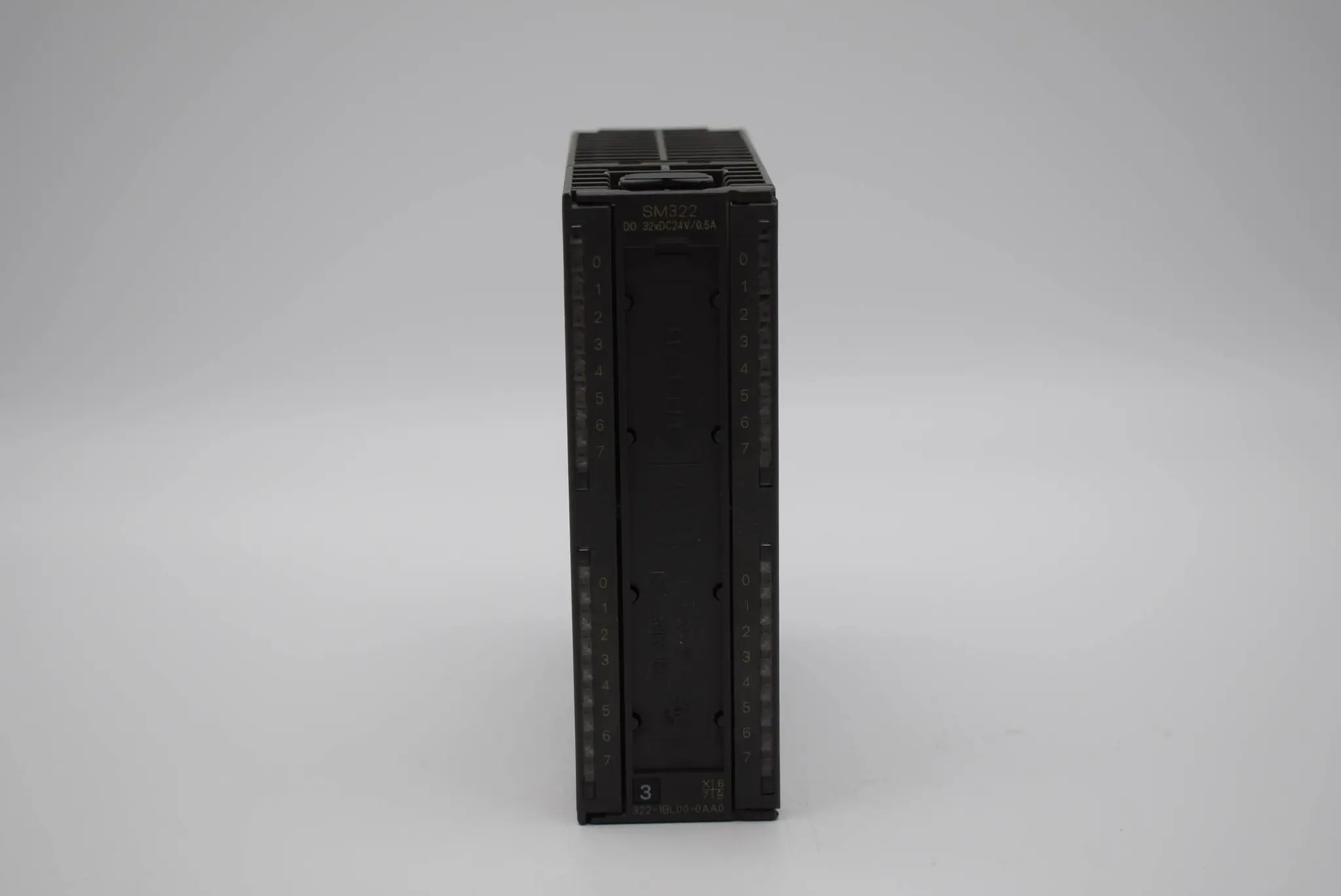 Produktfoto 1 von Siemens Simatic S7-300 6ES7322-1BL00-0AA0 ( 6ES7 322-1BL00-0AA0 )