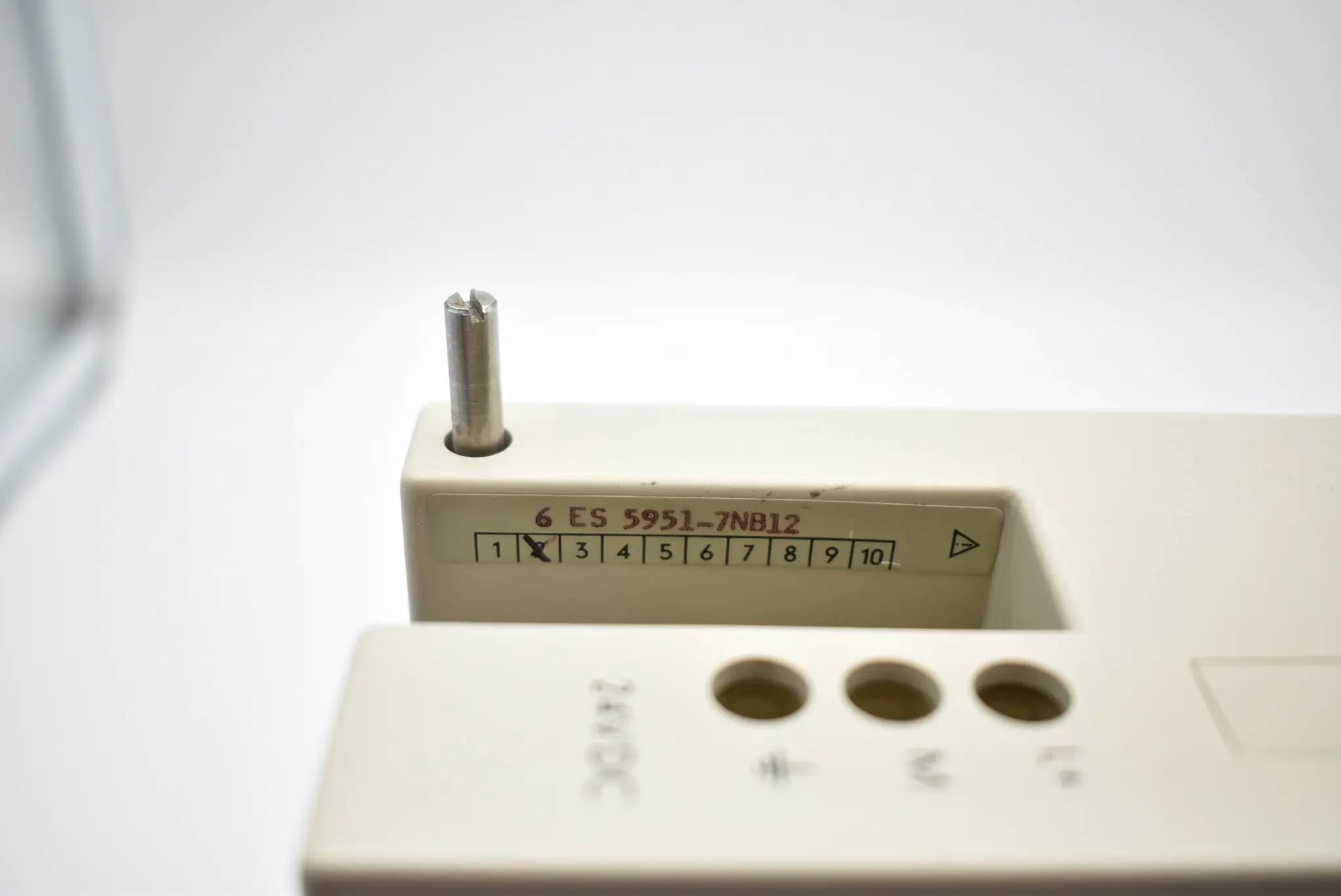 Produktfoto 1 von Siemens Simatic S5 Stromversorgung 6ES5951-7NB12 ( 6ES5 951-7NB12 ) E2