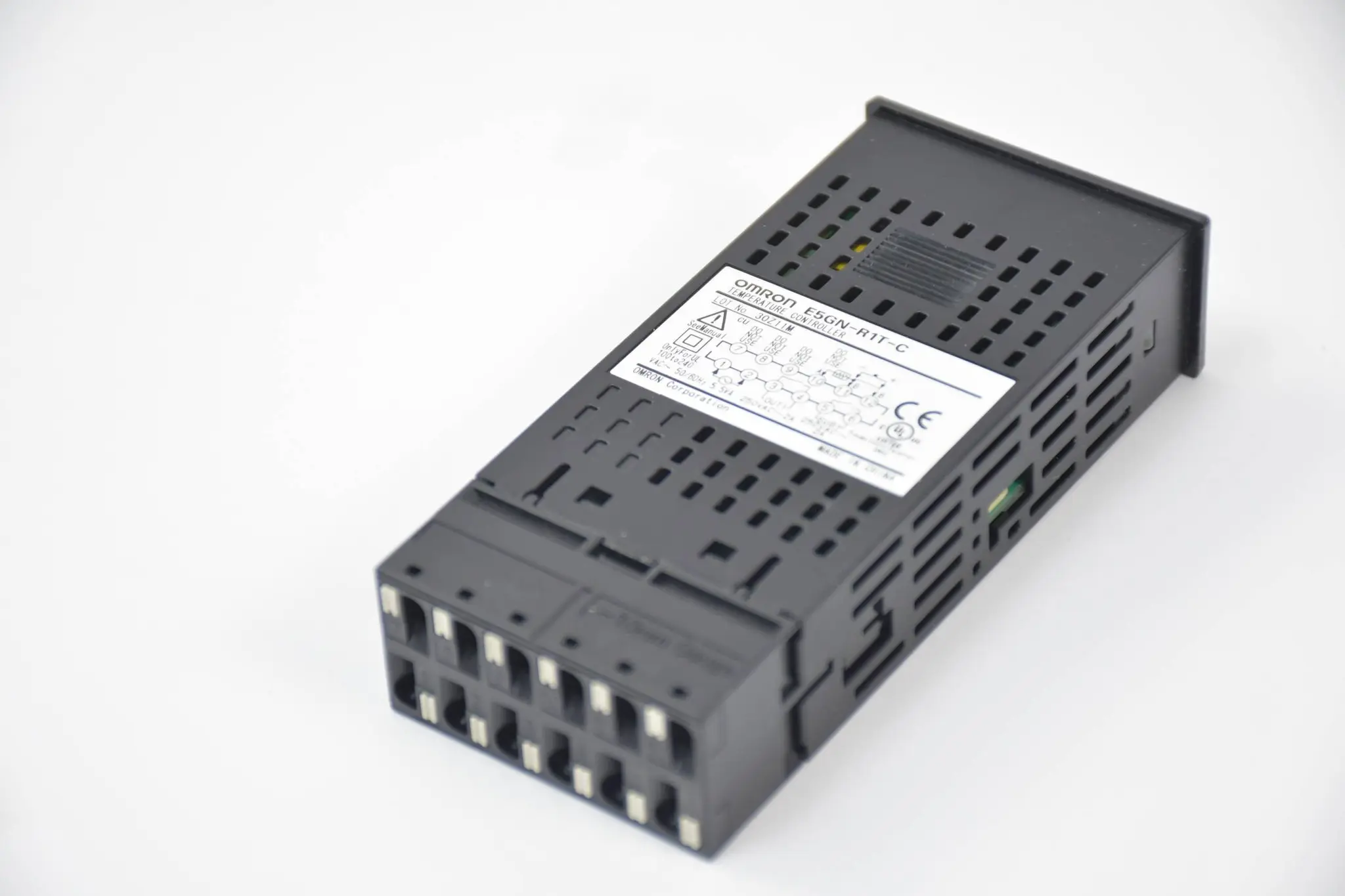 Produktfoto 1 von Omron Temperatur Controller Multi-Range 100 to 240VAC ( E5GN-R1T-C )
