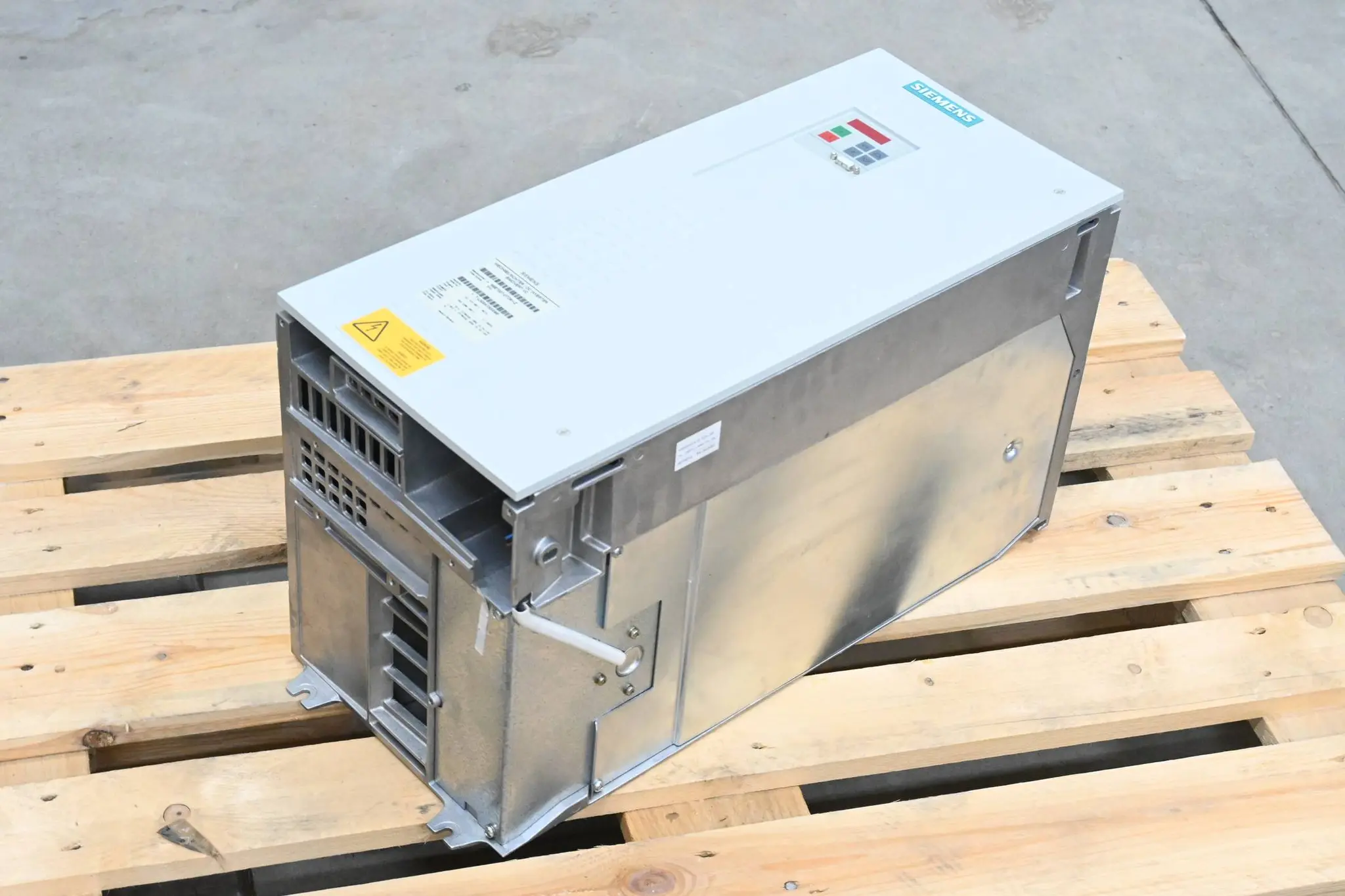 Produktfoto 1 von Siemens Simovert VC Wechselrichter 6SE7027-2TD61-Z ( 6SE7027-2TD61-Z ) Z= G13