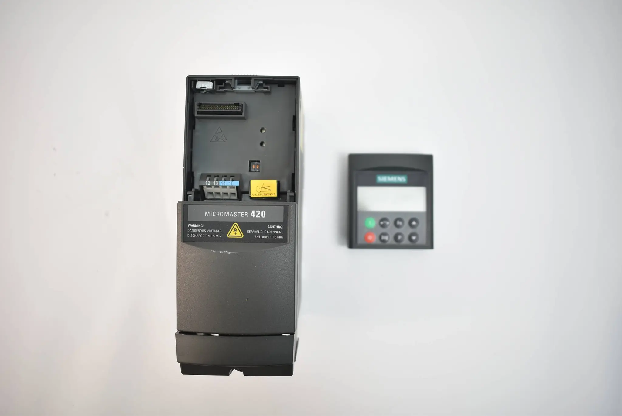 Produktfoto 1 von Siemens Micromaster 420 6SE6420-2AB15-5AA1 ( 6SE6 420-2AB15-5AA1 ) Ver. A03/1.17