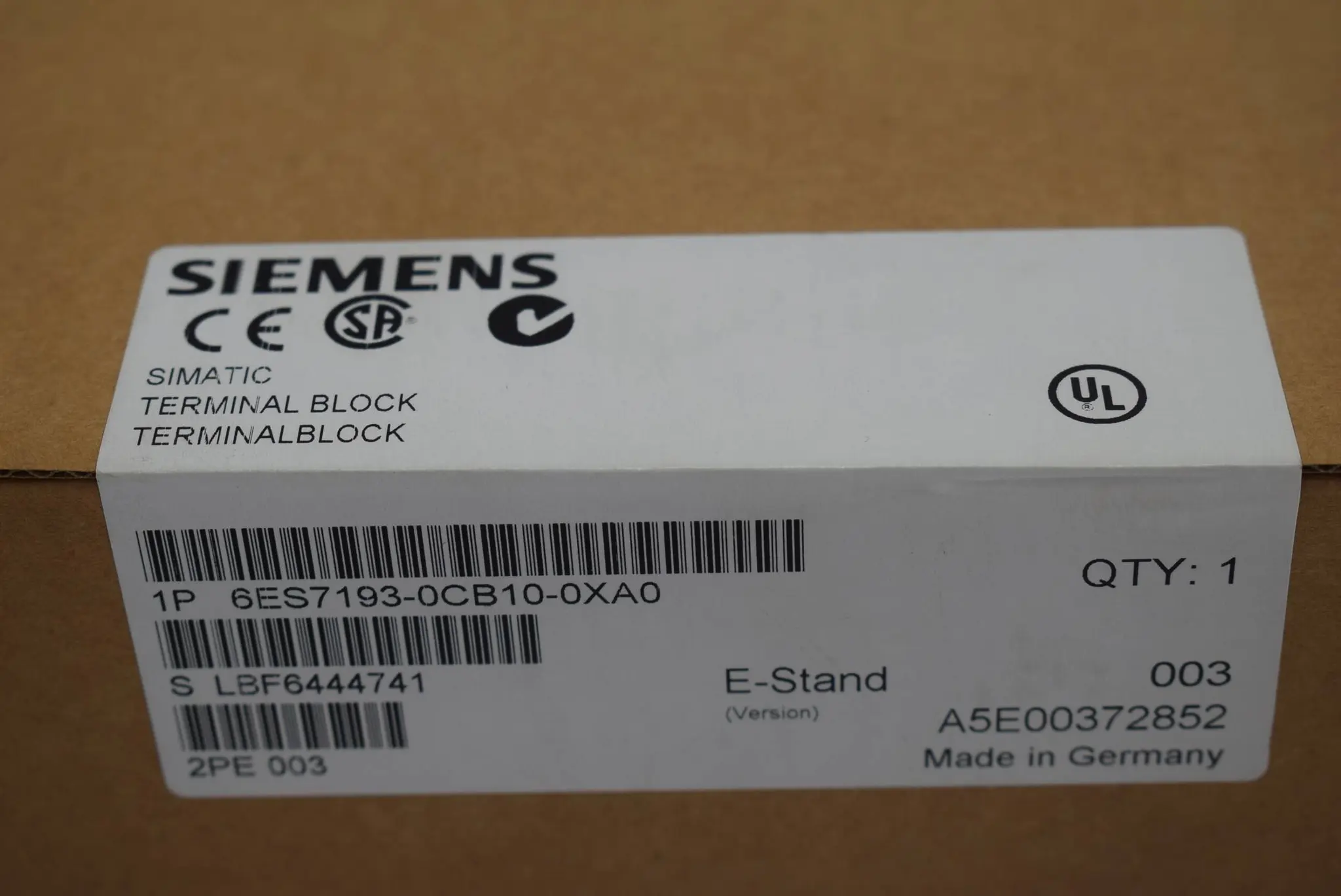 Produktfoto 1 von Siemens simatic Terminal Block 6ES7193-0CB10-0XA0 ( 6ES7 193-0CB10-0XA0 ) E. 03