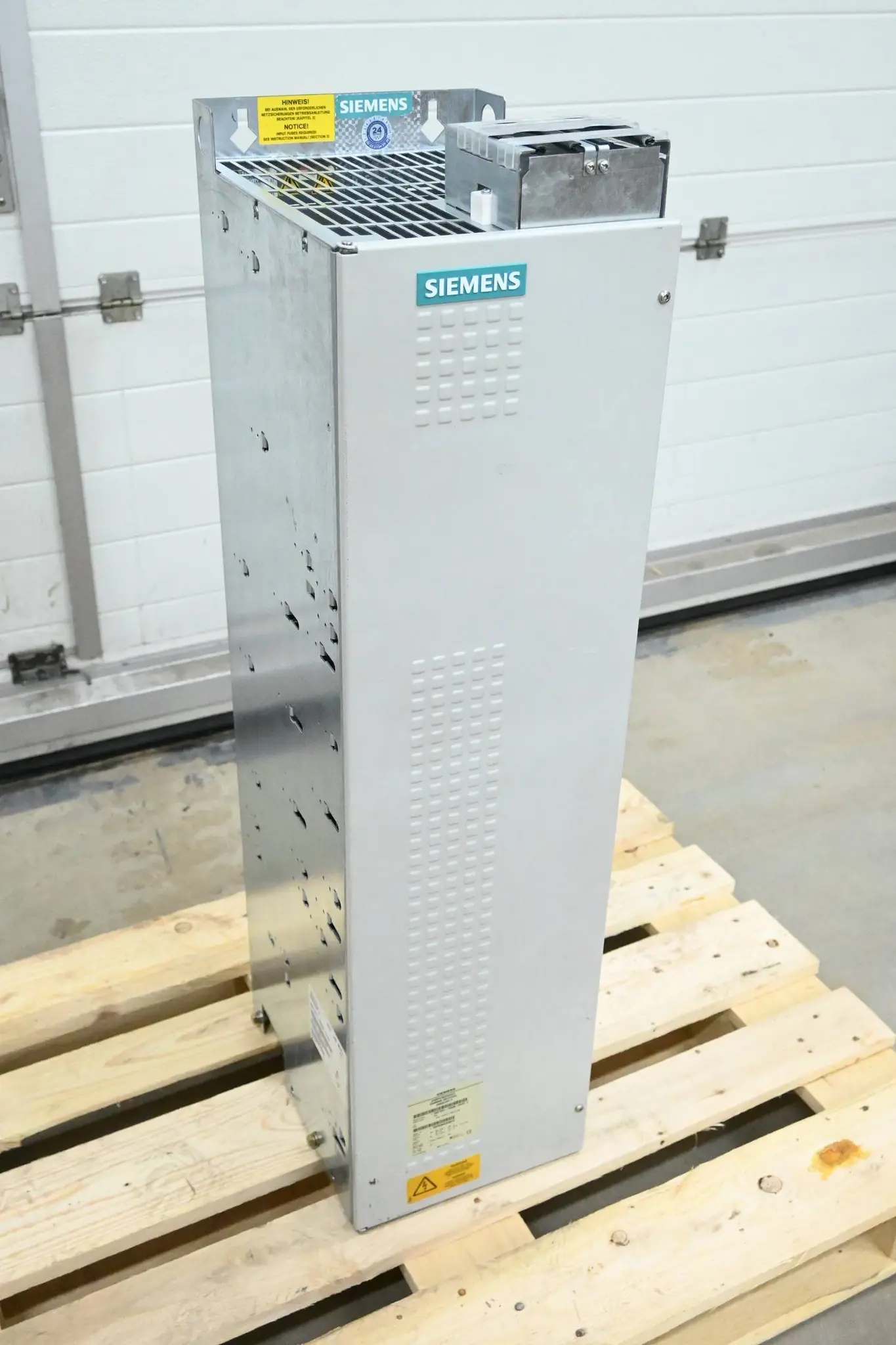 Produktfoto 1 von Siemens Einspeiseeinheit 6SE7031-7EE85-0AA0-Z ( 6SE7 031-7EE85-0AA0-Z ) Ver. A2