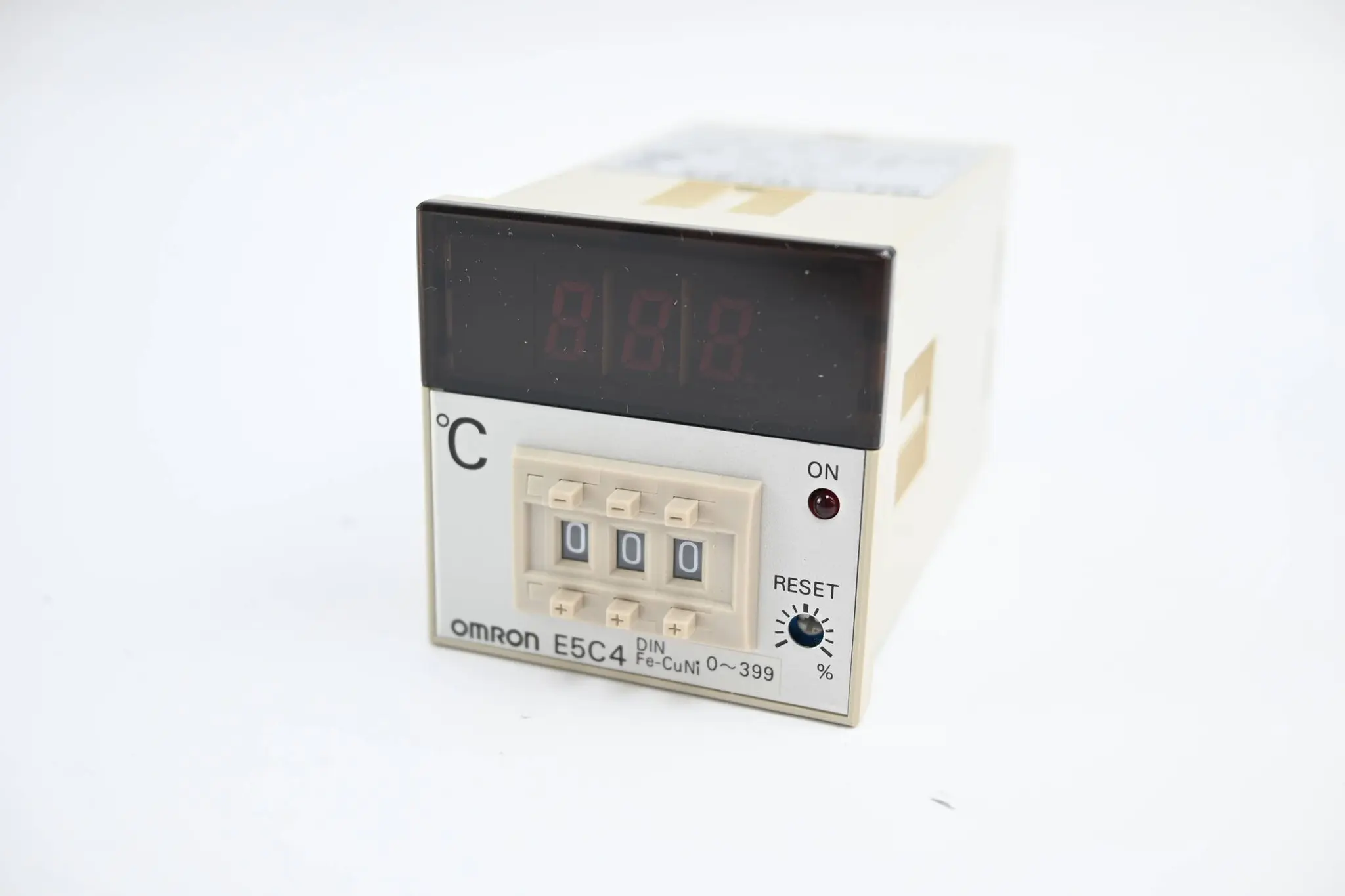 Produktfoto 1 von Omron Temperatur Controller 0-399°C 220/240 VAC ( E5C4-Q40J-DIN )
