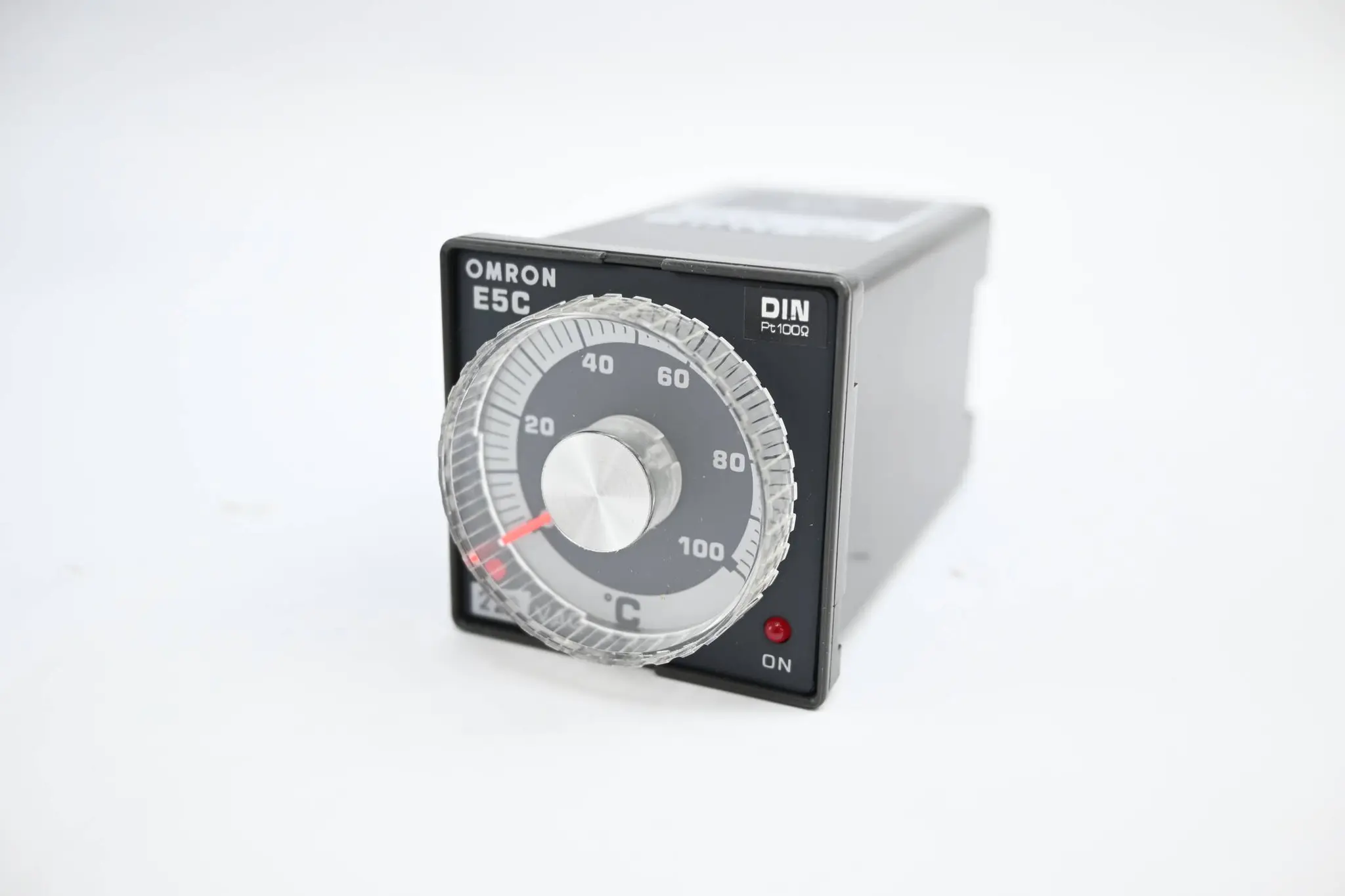 Produktfoto 1 von Omron Temperatur Controller 0-100°C 220 VAC ( E5C-4PTDIN )