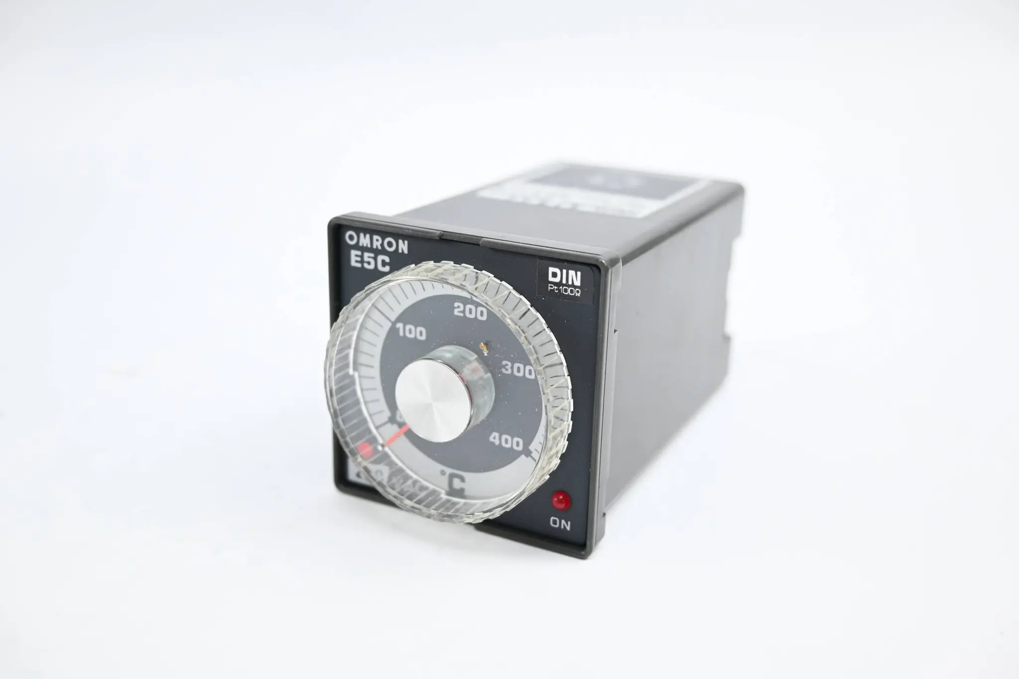 Produktfoto 1 von Omron Temperatur Controller 0-400°C 220 VAC ( E5C-4PTDIN )