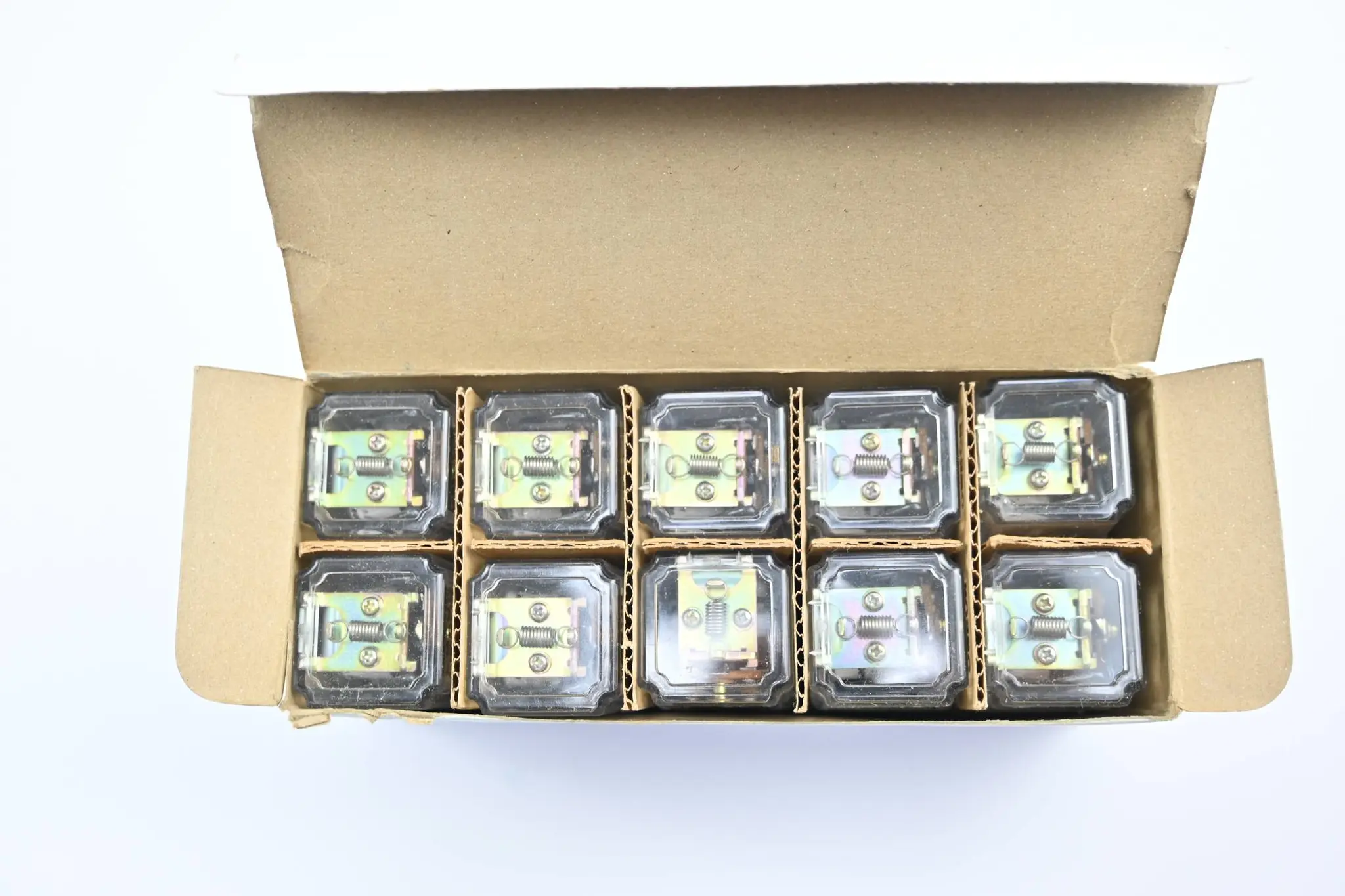Produktfoto 1 von Omron Universalrelais 10 Stück 6 VAC ( MK3P-5 )