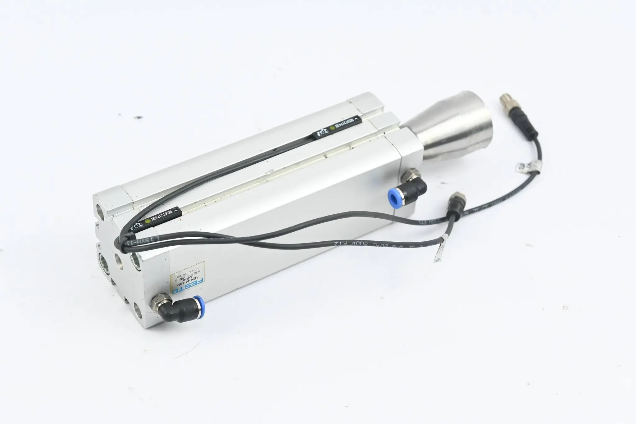 Produktfoto 1 von Festo Kompaktzylinder ADN-40-125-A-P-A ( 536288 ) inkl. 2x Ipf MZ072174