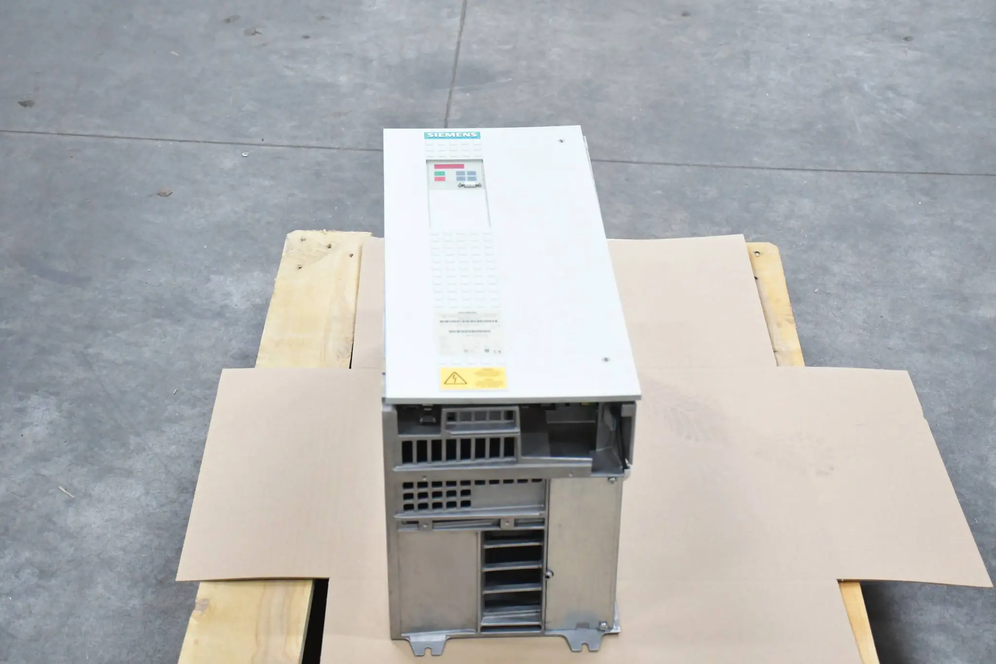 Produktfoto 1 von Siemens simovert Masterdrives 6SE7026-0TD61-Z ( 6SE7 026-0TD61 )