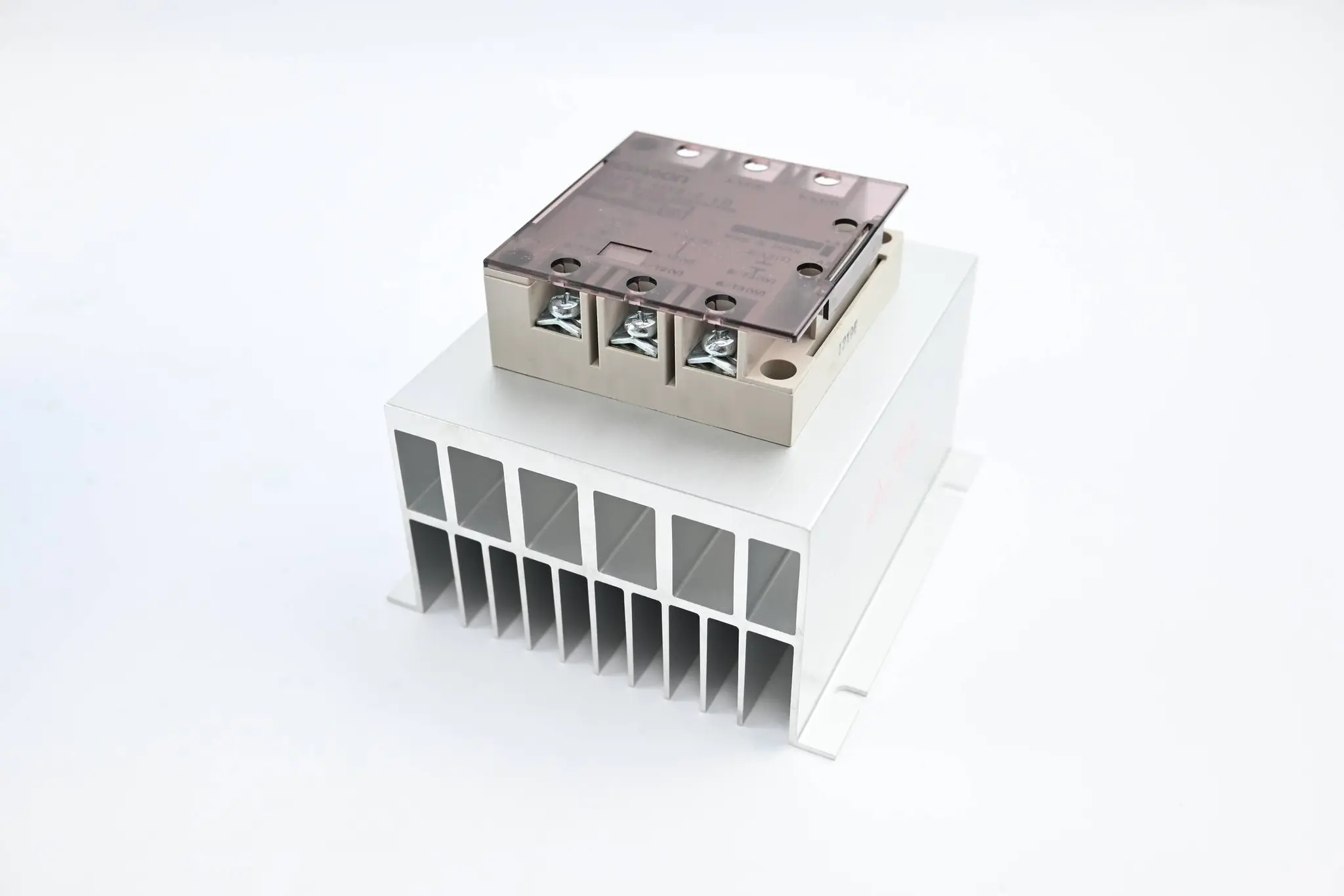 Produktfoto 1 von Omron Halbleiterschütz 12-24 VDC ( G3PB-445B-2-VD )