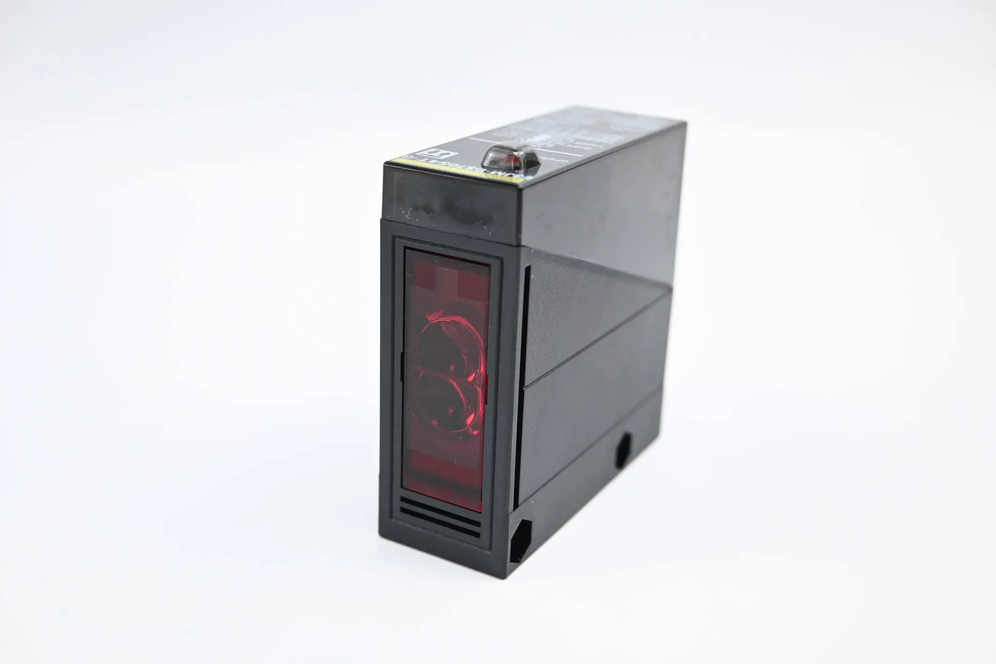 Produktfoto 1 von Omron Photoelectric Switch 24-240 VAC 12-240 VDC ( E3JM-DS70S4T-G )