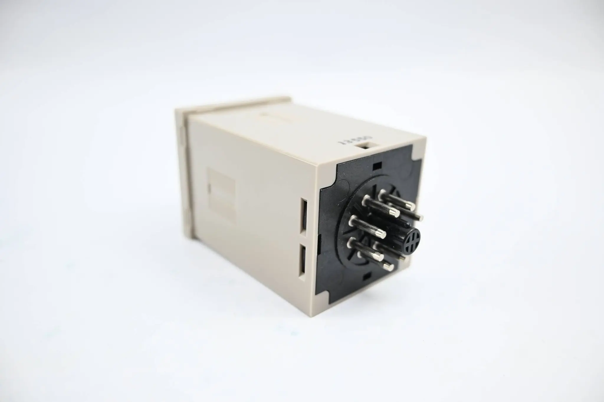 Produktfoto 1 von Omron Timer 0.5/1/5/10m 100/110/120 VAC ( H3BH-8 )