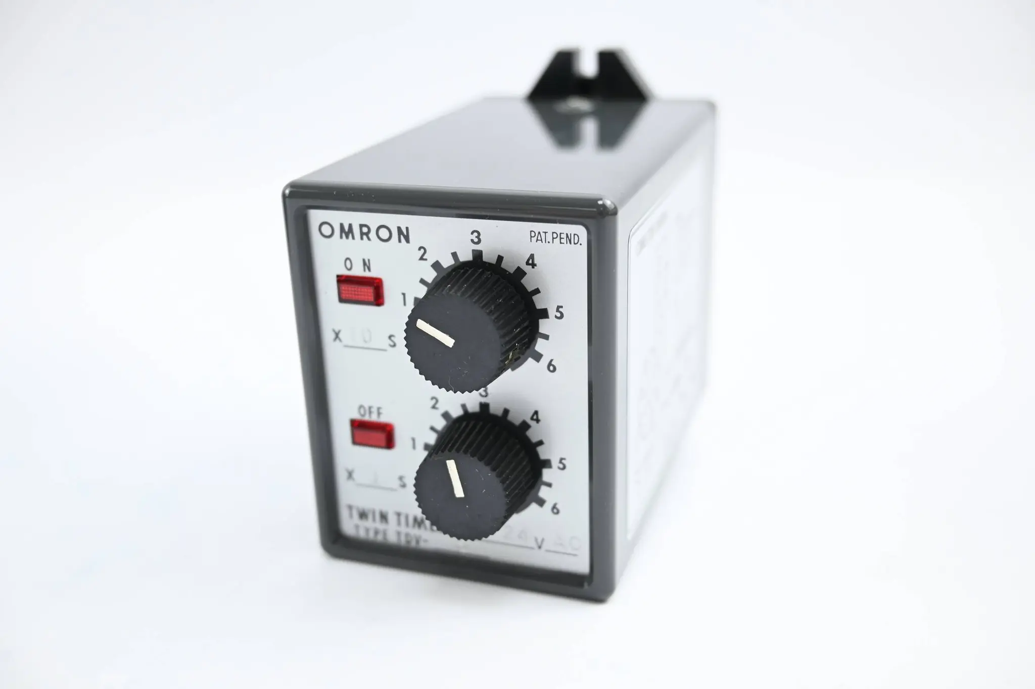 Produktfoto 1 von Omron Twin Timer On 60s Off 6s 24VAC ( TDV-3 )