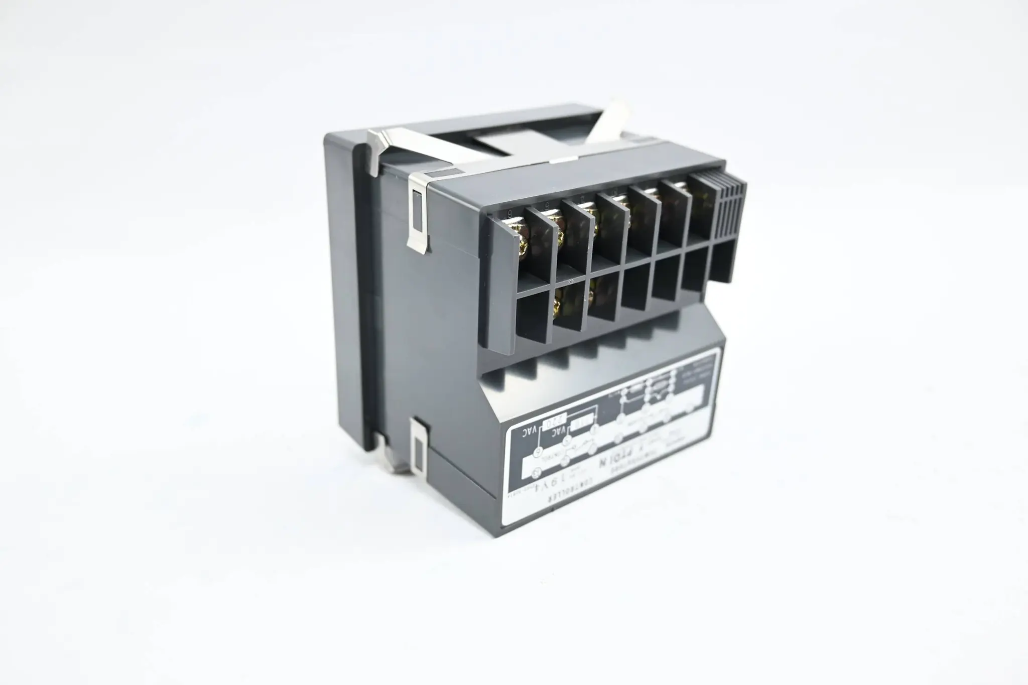 Produktfoto 1 von Omron Temperatur Controller 0-100°C 110/220VAC ( E5H2-YPT DIN )(E5H2-YPTDIN )
