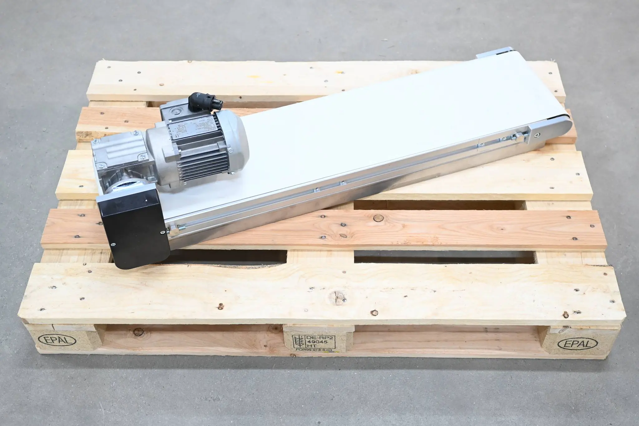 Produktfoto 1 von SEW Eurodrive WAF20 DR63LA + Böma Flachgutförderer FB-50-KU-210-1000