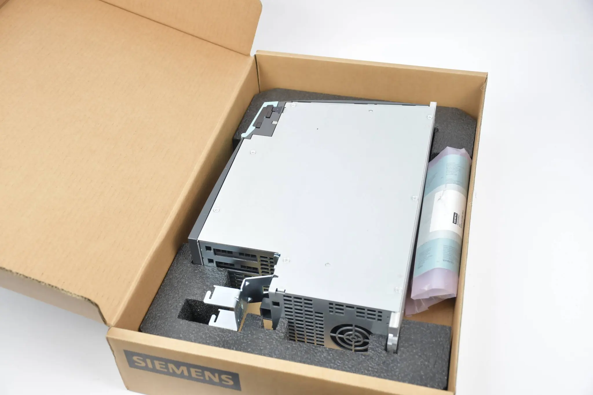 Produktfoto 1 von Siemens Sinamics DMM 6SL3120-2TE21-8AD0 ( 6SL3 120-2TE21-8AD0 ) E.D