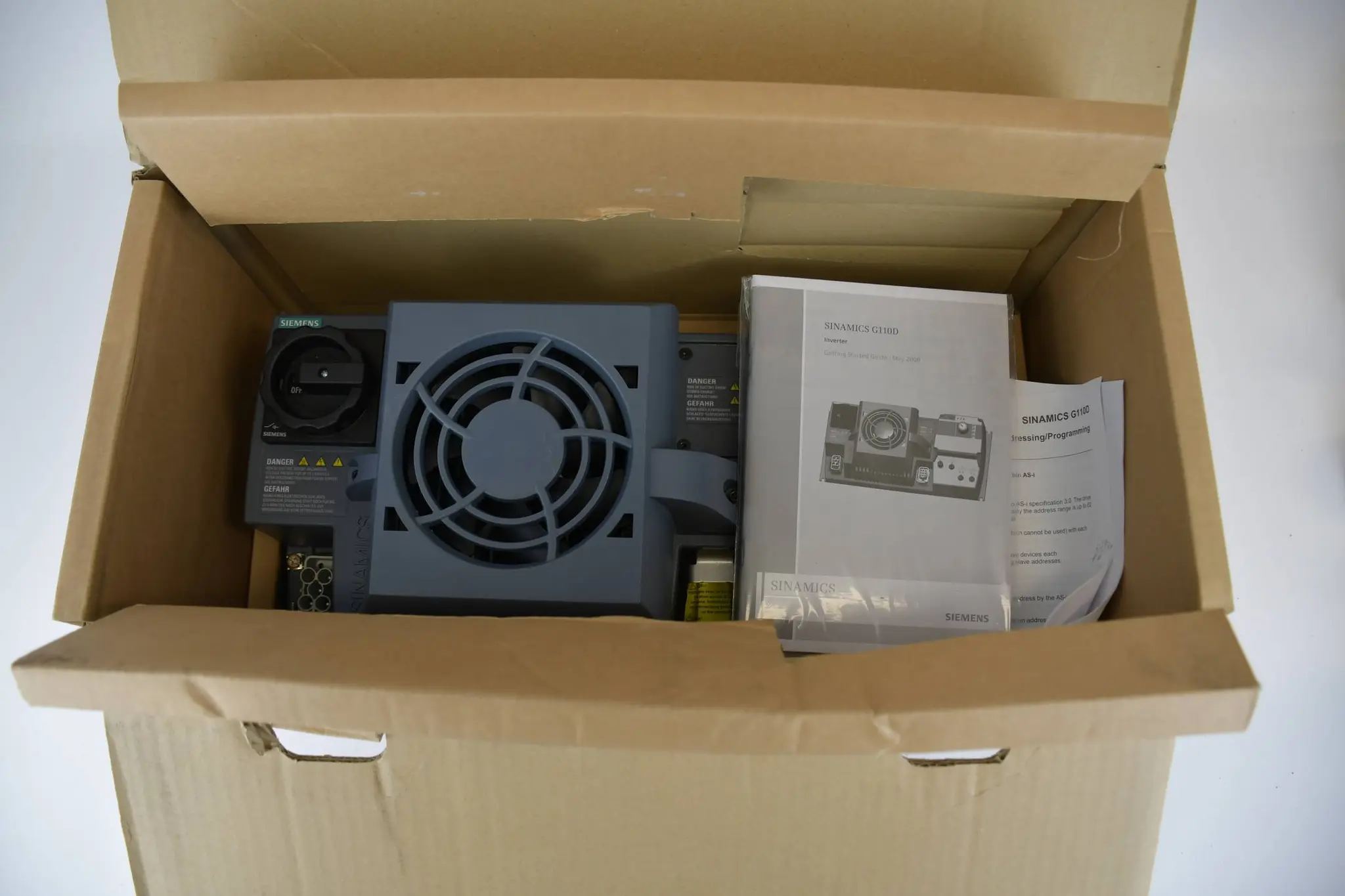Produktfoto 1 von Siemens sinamics G110D AC-Drive 6SL3511-1PE24-0AM0 ( 6SL3 511-1PE24-0AM0 ) C02