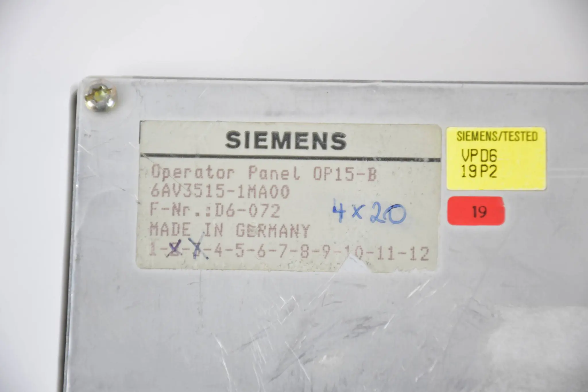 Produktfoto 1 von Siemens OP15-B operator panel 4-Zeilig 6AV3515-1MA00 ( 6AV3 515-1MA00 ) E3