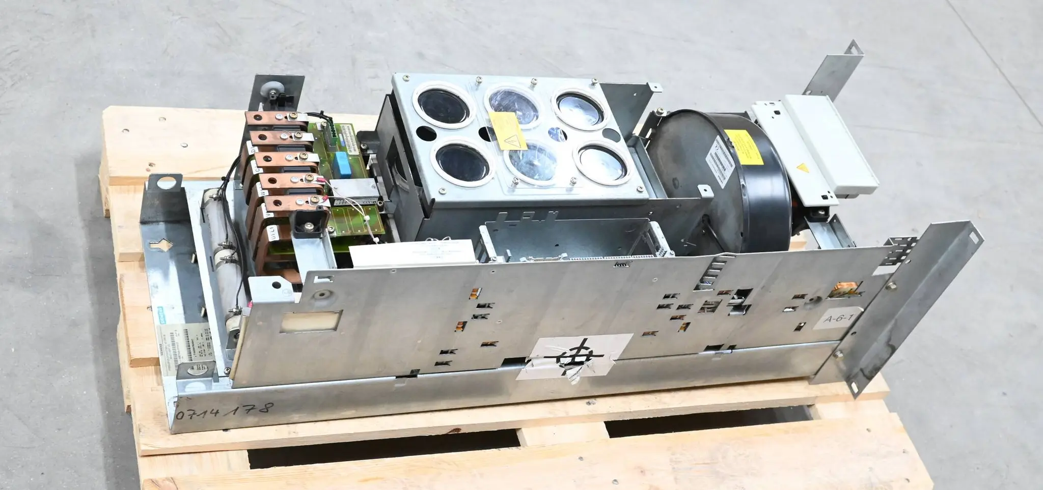 Produktfoto 1 von Siemens Frequenzumrichter AC Drive Simovert VC 6SE7028-0FF60-Z ( Z= L20 + )