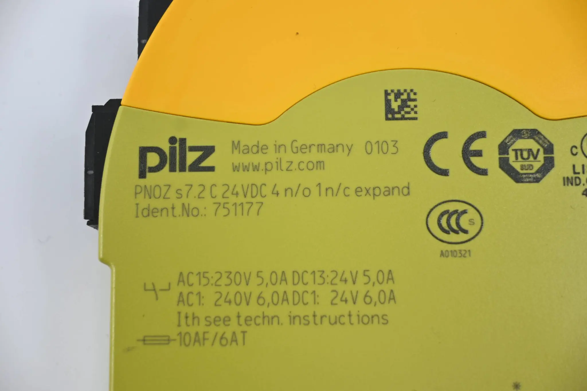 Produktfoto 1 von Pilz Sicherheitsrelais PNOZ s7.2 C 24VDC 4n/o 1n/c expand ( 751177 )