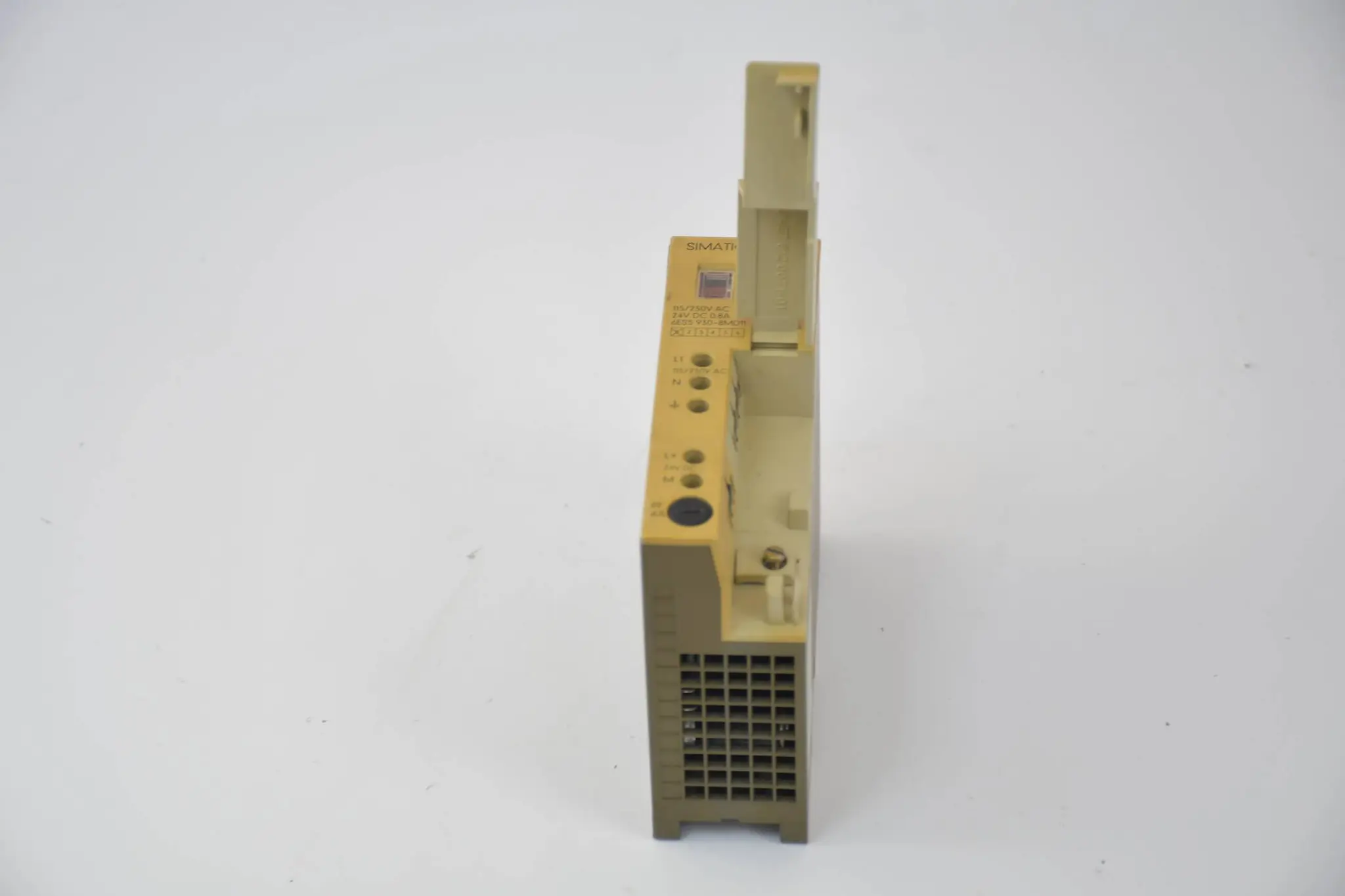 Produktfoto 1 von Siemens Simatic S5-100U Stromversorgung 930 6ES5930-8MD11 ( 6ES5 930-8MD11 )