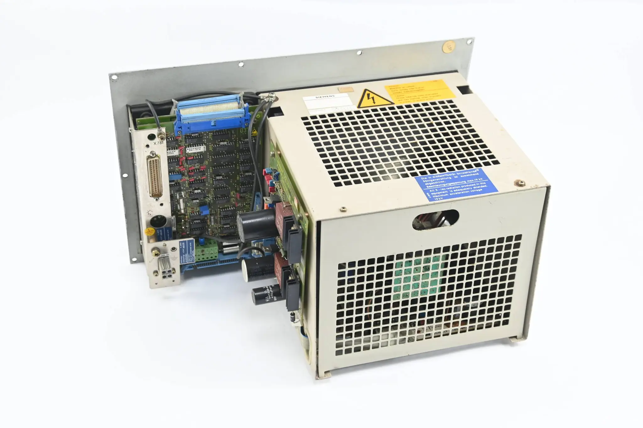 Produktfoto 1 von Siemens Sinumerik 3T/TT 4B/4C Bedientafel mit 9" Monitor 6FC3888-5MB Ver. B
